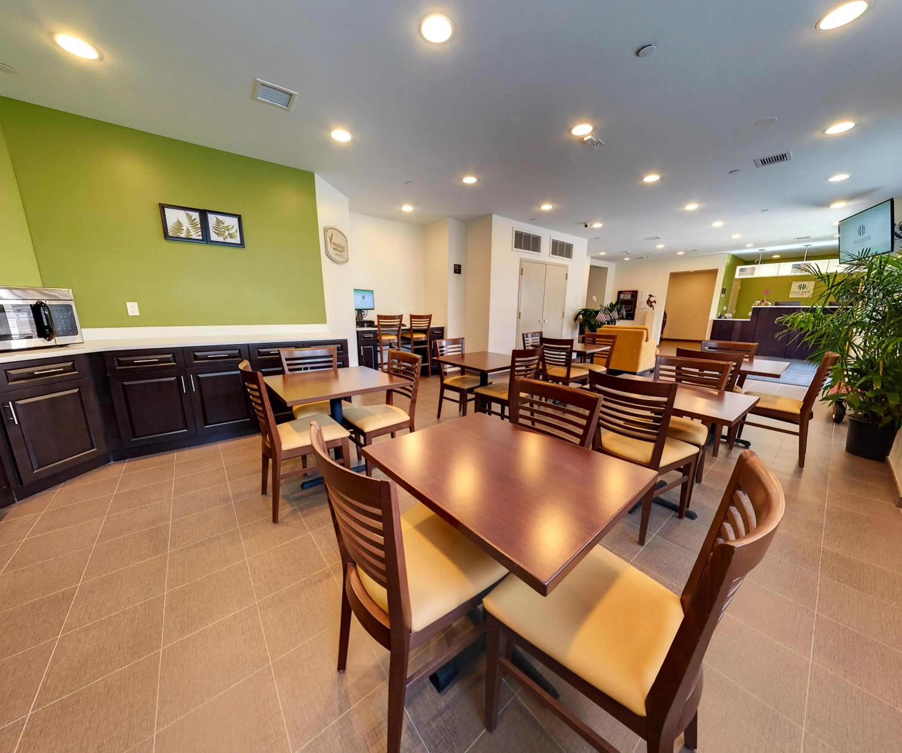 Restaurant/Places to Eat in Hillside Hotel