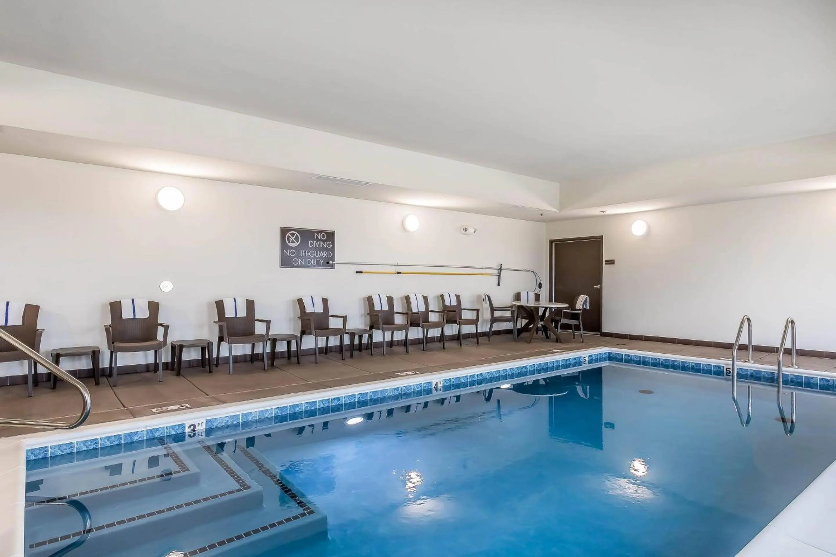 Swimming pool in Sleep Inn & Suites O'Fallon MO - Technology Drive