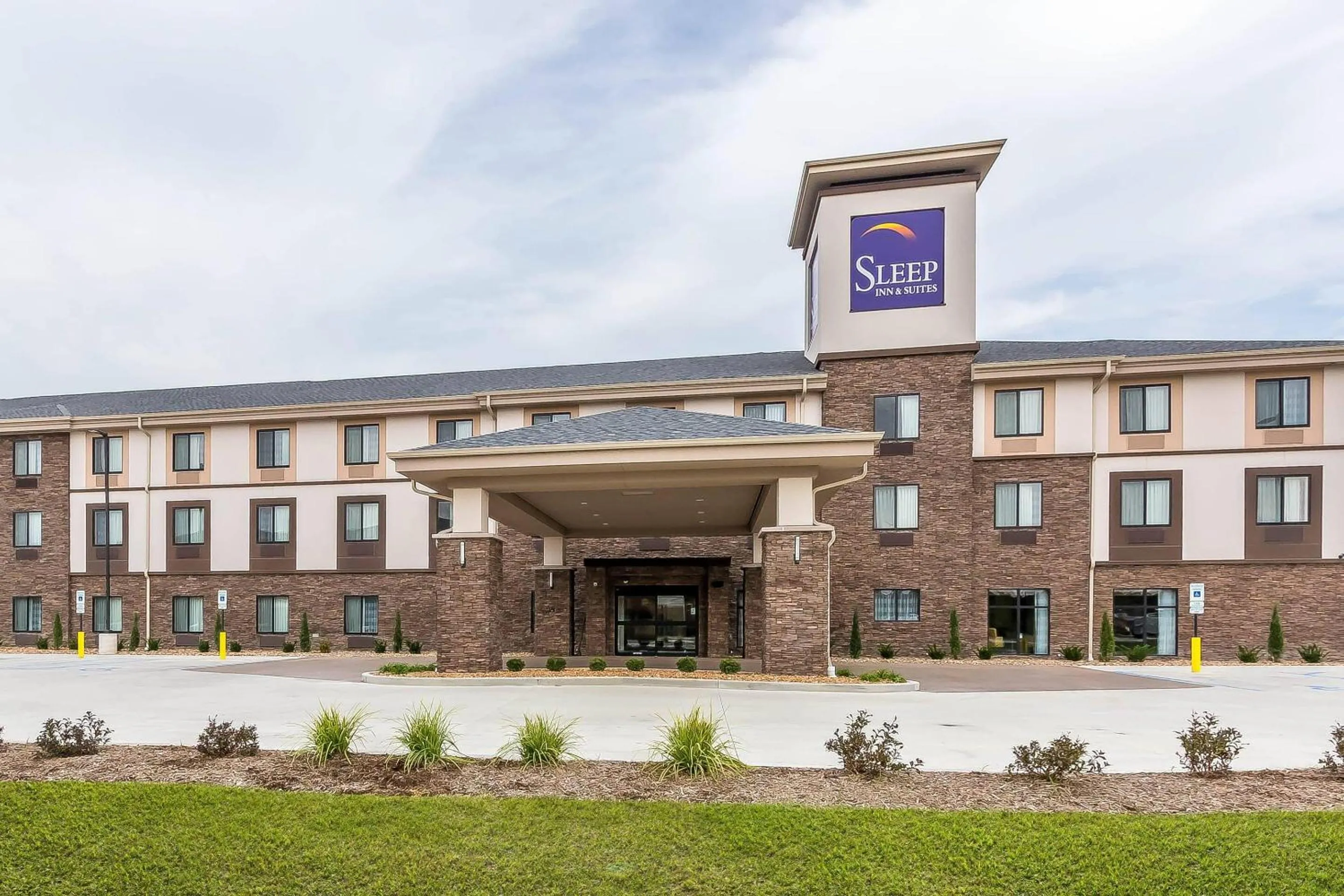 Property building in Sleep Inn & Suites O'Fallon MO - Technology Drive