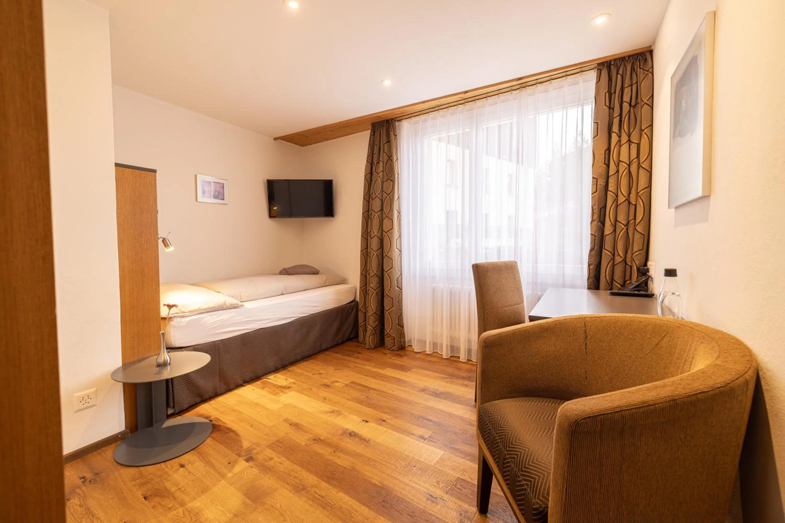 Photo of the whole room, Bed in Hotel Hohe Promenade