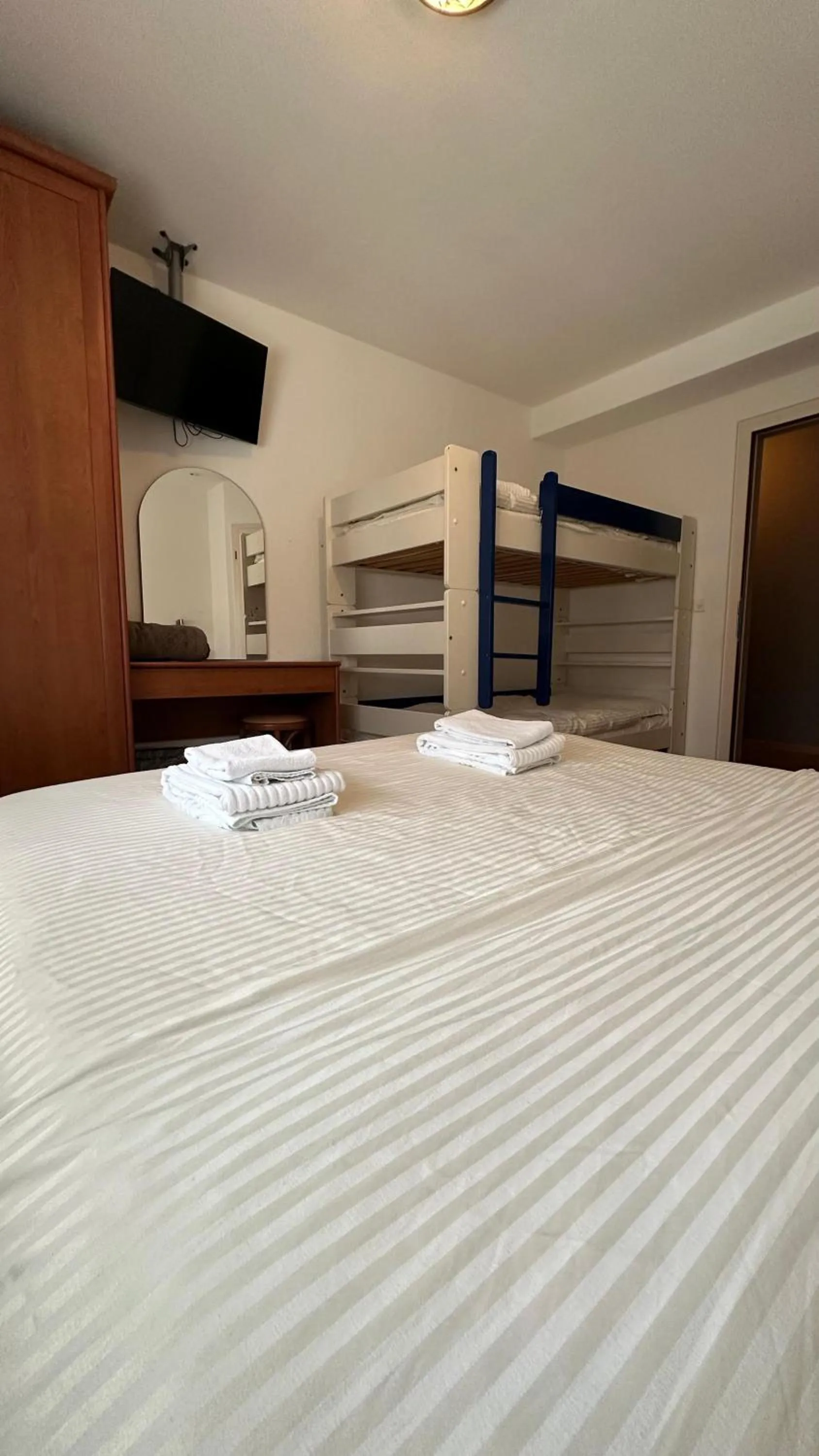 Bed in Hotel Du Quai