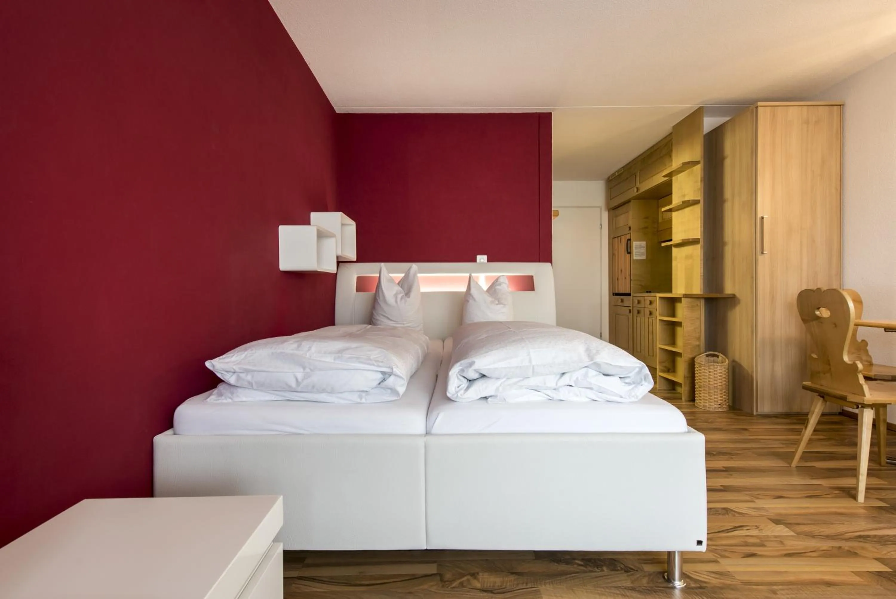 Bedroom, Bed in Hotel des Alpes