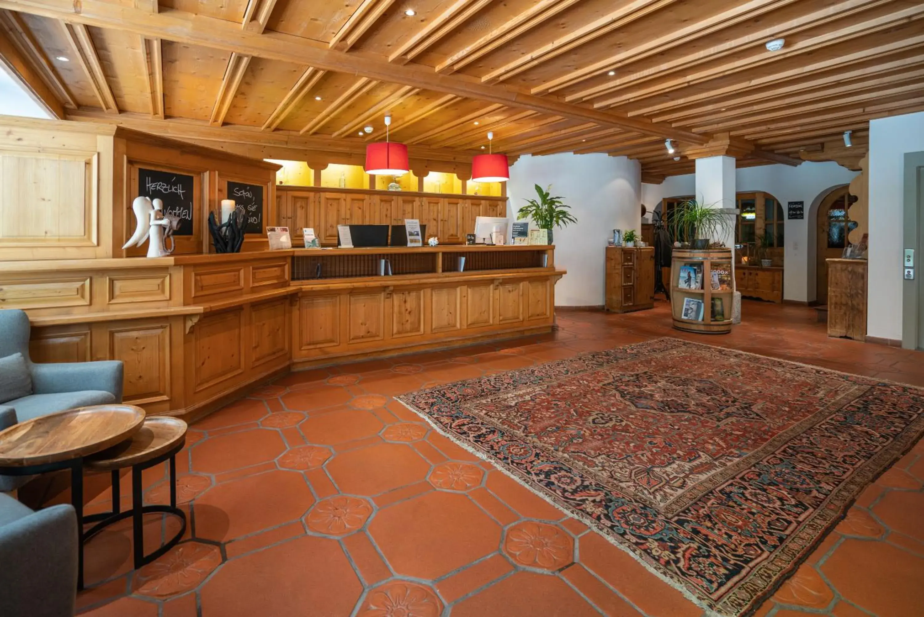 Lobby or reception in Hotel des Alpes Lobby or reception in Hotel des Alpes