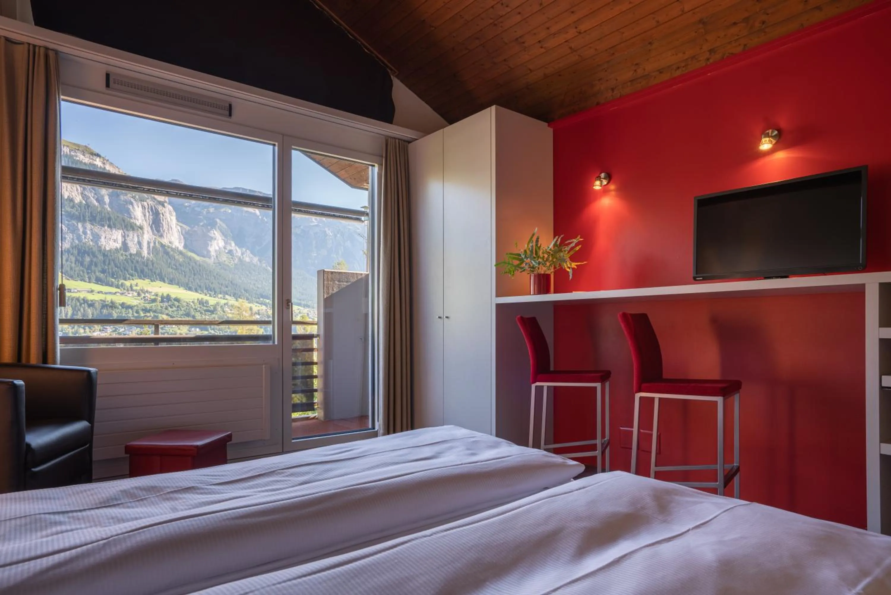 Bedroom, Bed in Hotel des Alpes