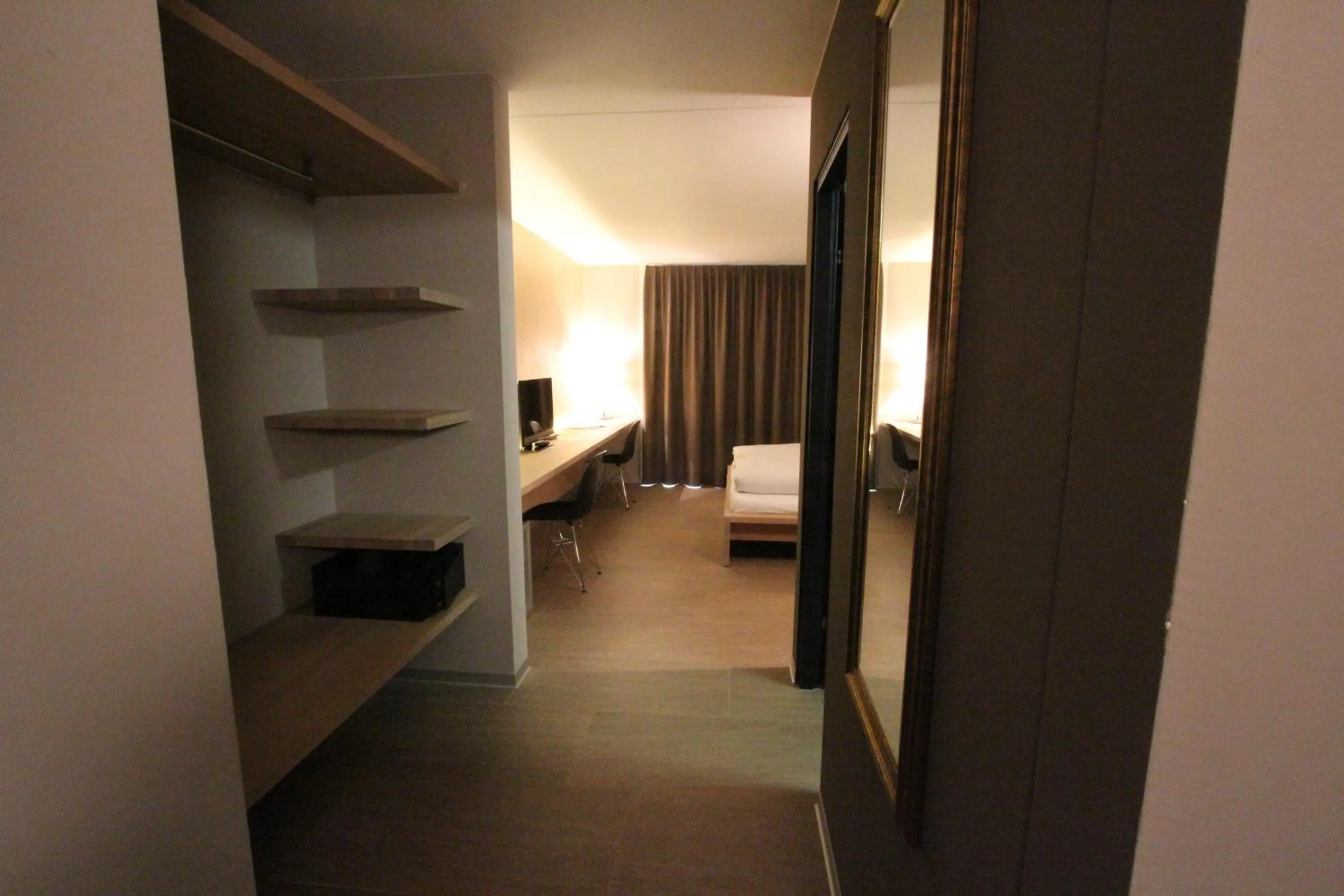 Bedroom, Bed in Hotel des Alpes