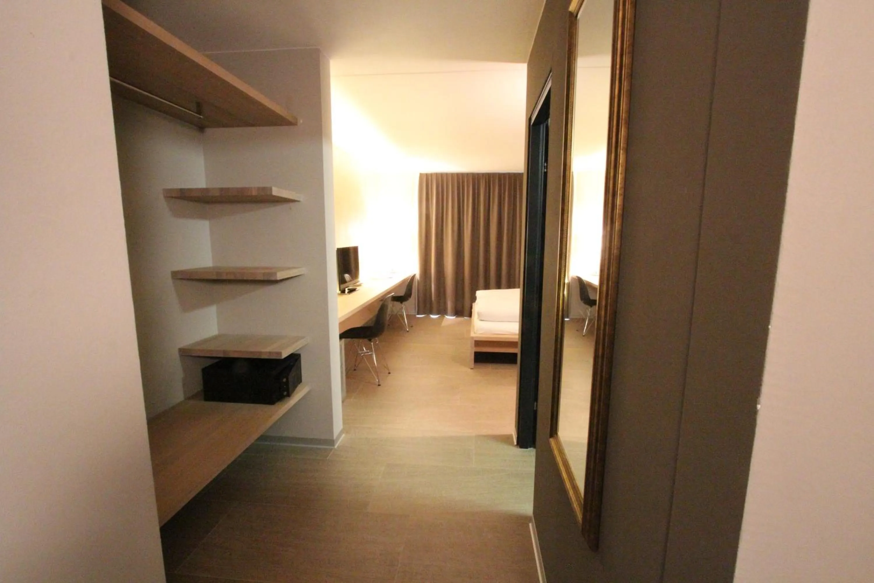 Bedroom, Bed in Hotel des Alpes