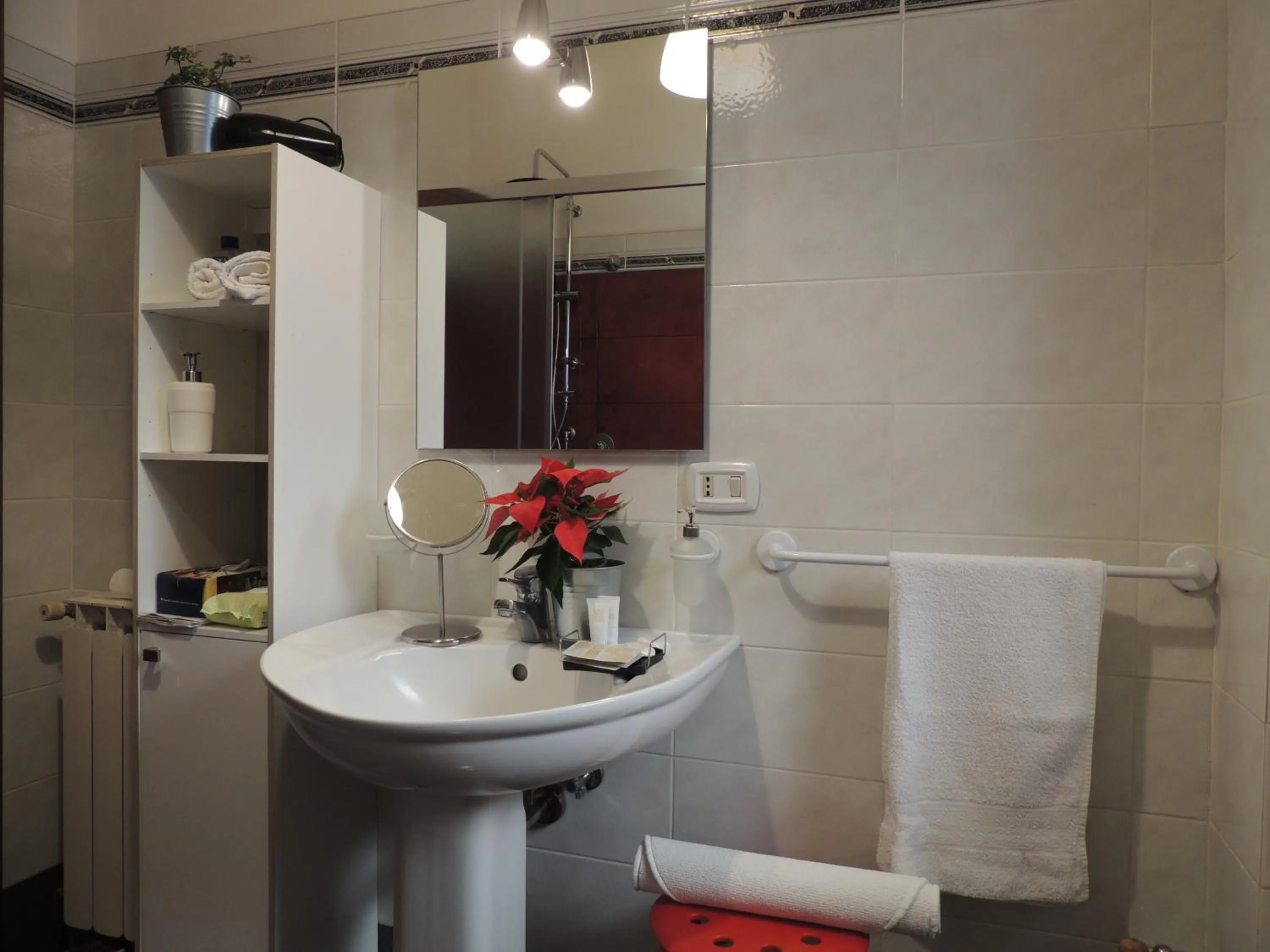 Bathroom in B&B il rosso e il nero