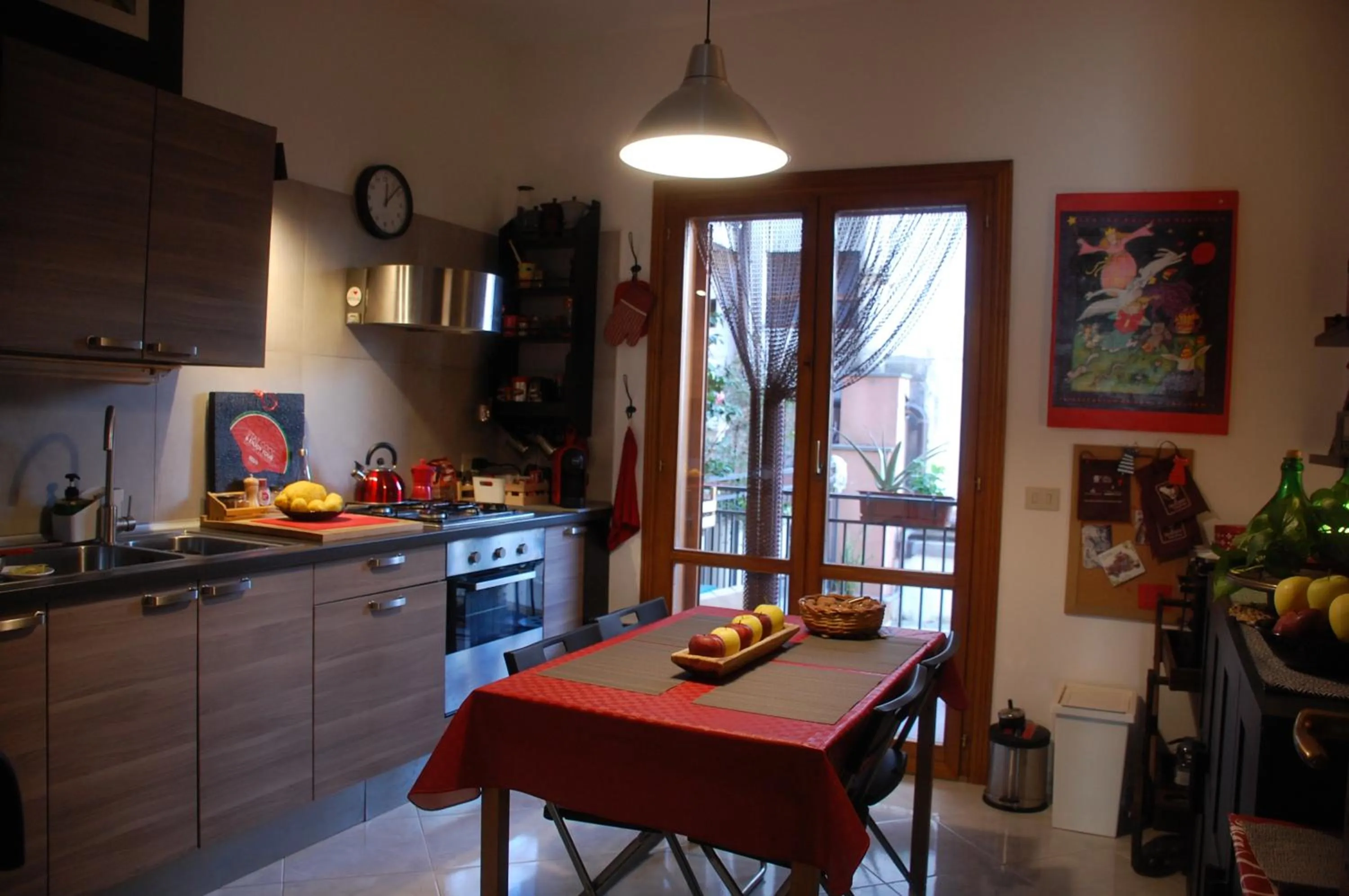 Communal kitchen in B&B il rosso e il nero