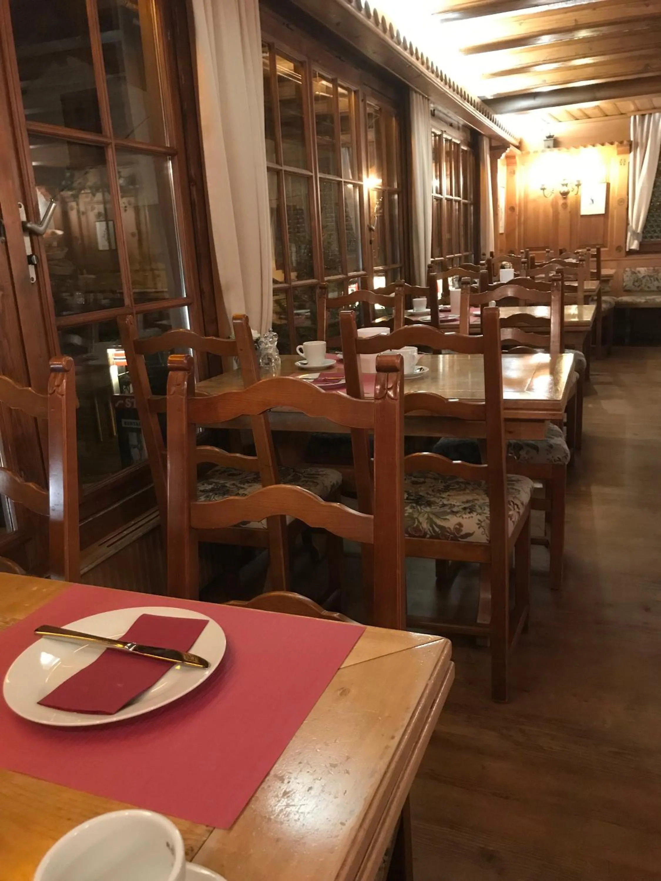 Restaurant/places to eat in Petit Helvetia Budget Hotel