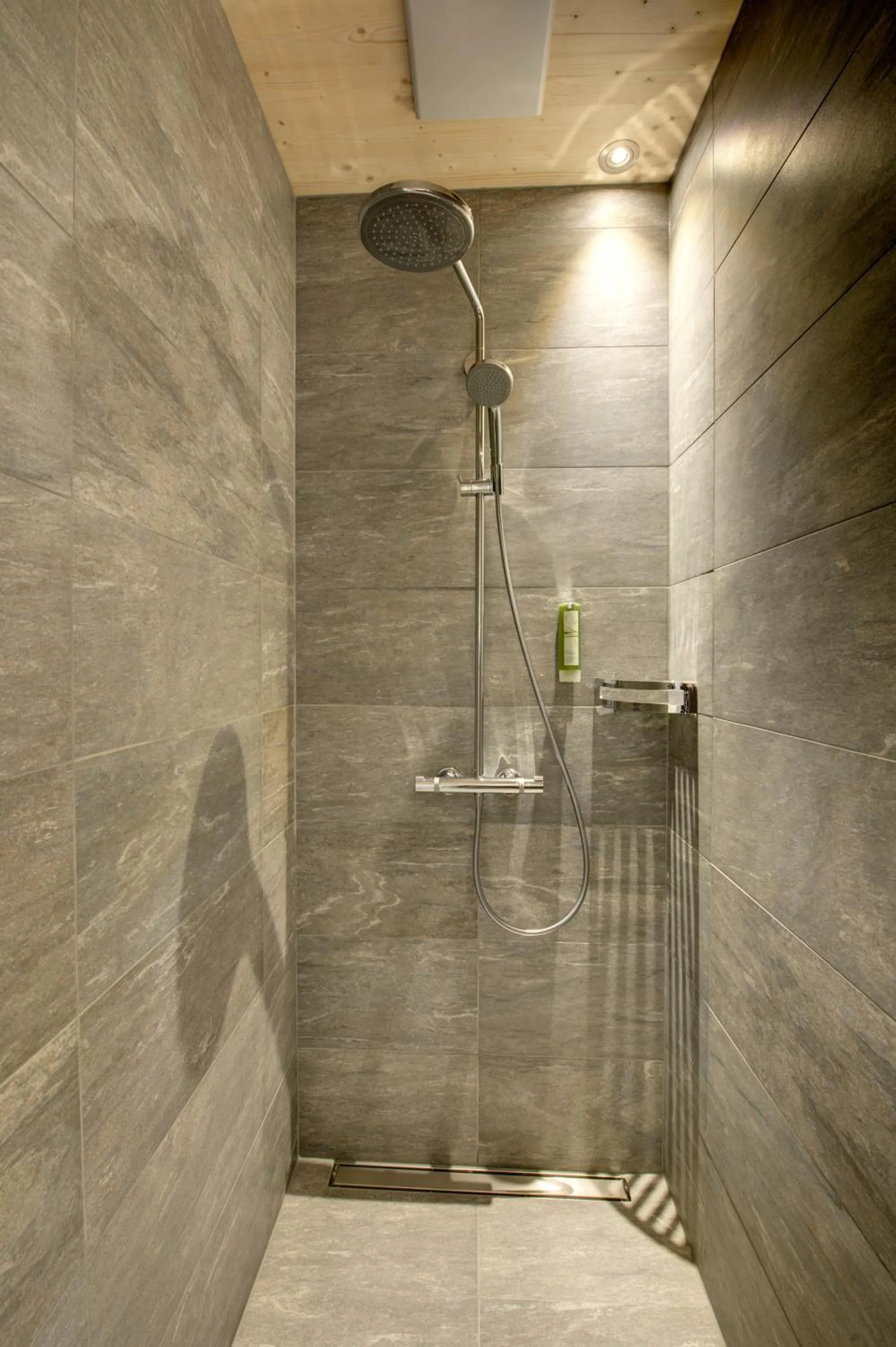 Shower in Hotel Rovanada Wellness & BergNatur