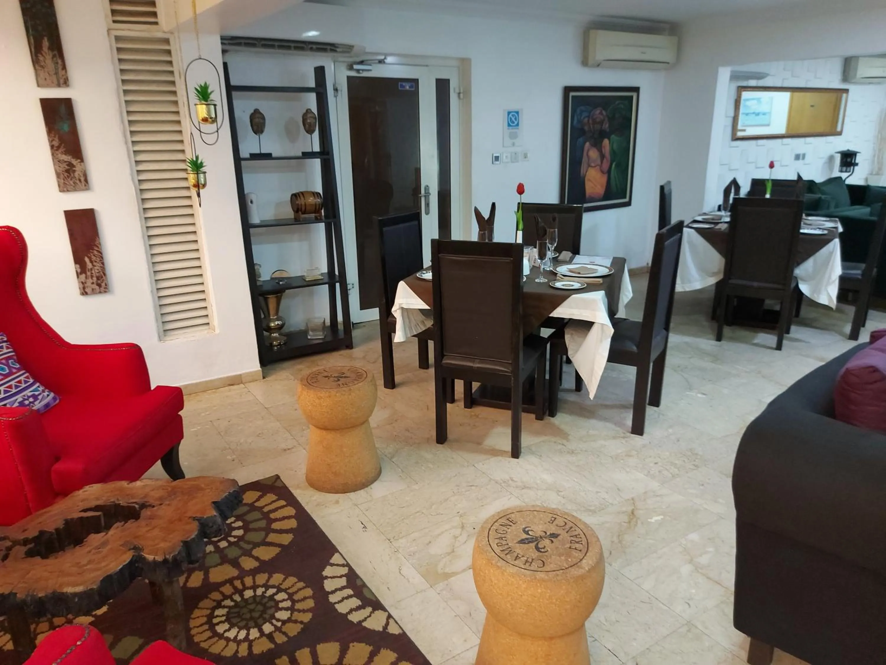 Restaurant/places to eat in Angel Hotel