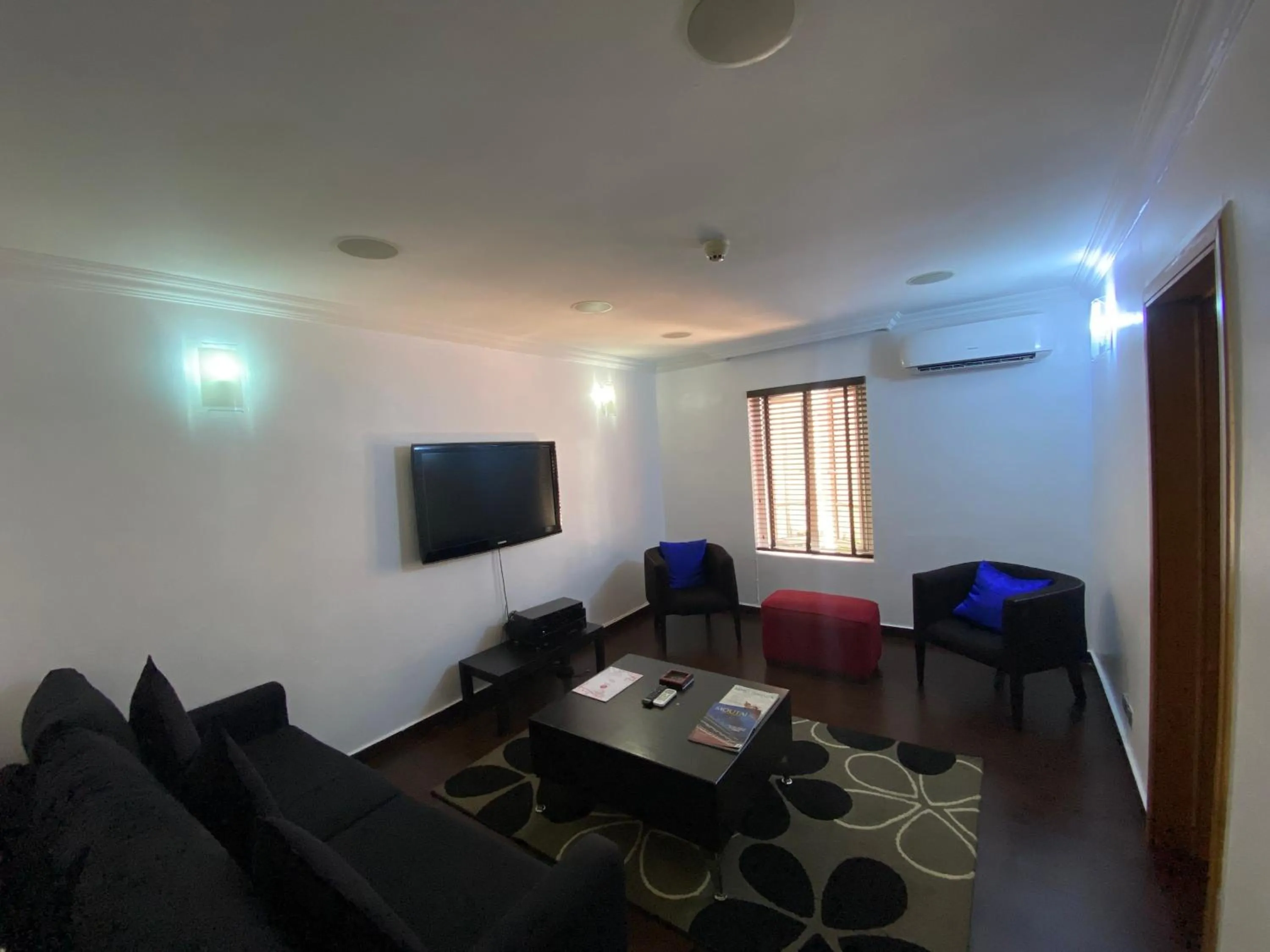 TV and multimedia in Angel Hotel