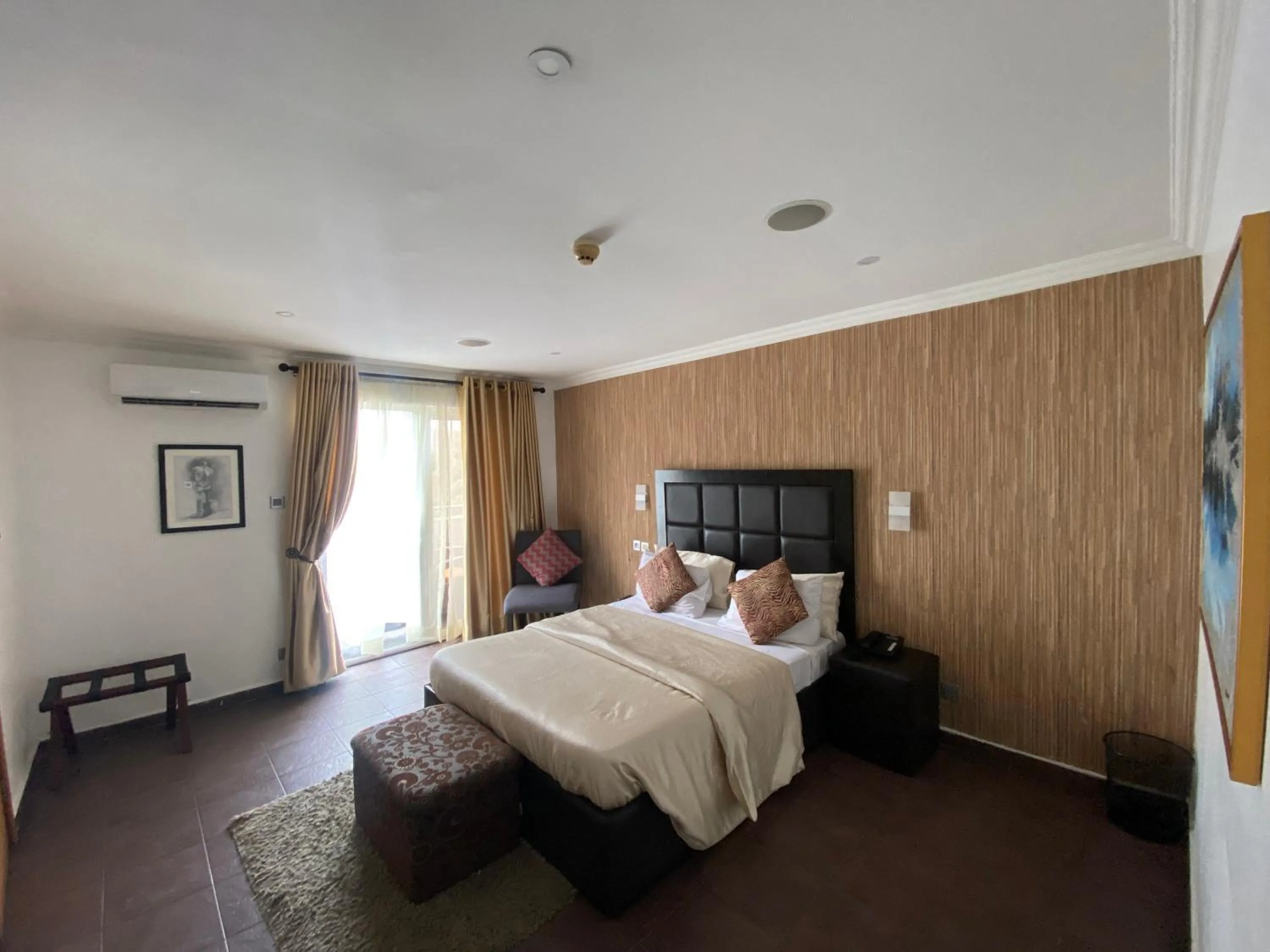 Bed in Angel Hotel