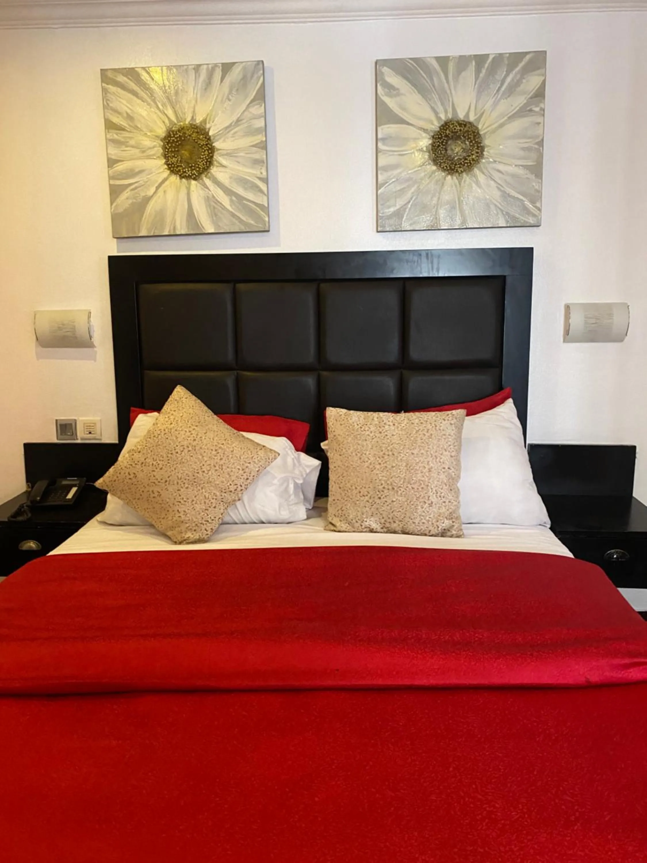 Bed in Angel Hotel
