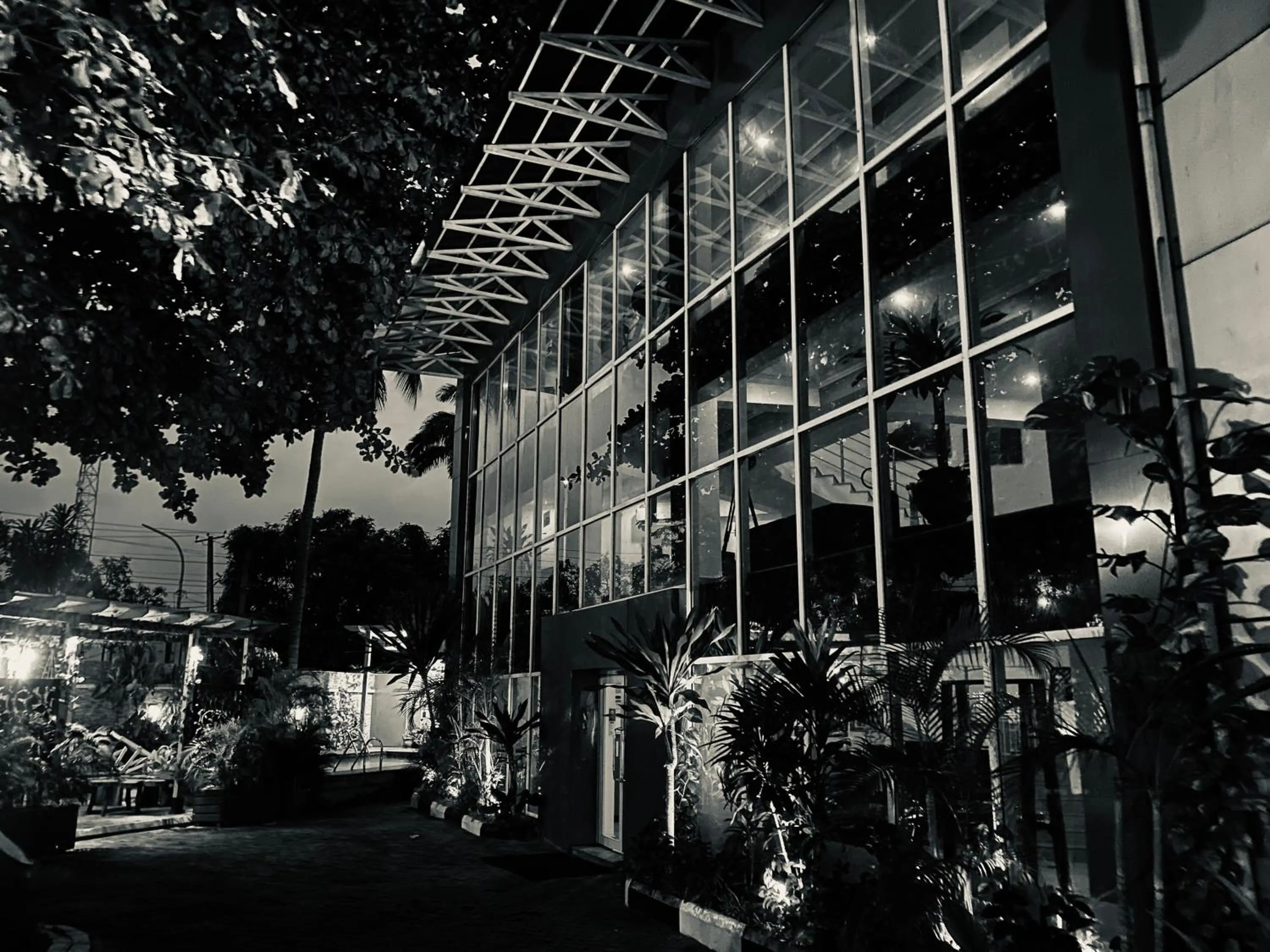 Facade/entrance in Angel Hotel