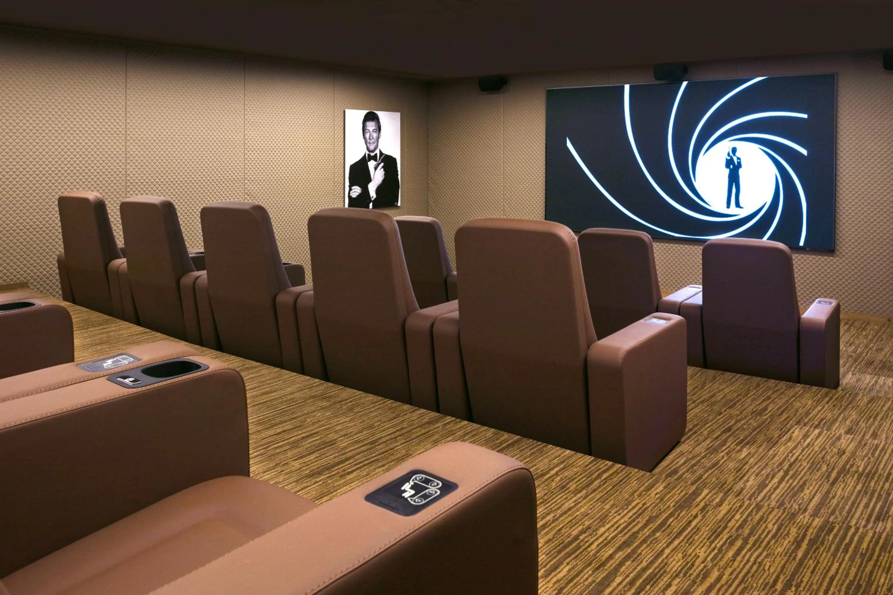 Evening entertainment in Guarda Golf Hotel & Residences