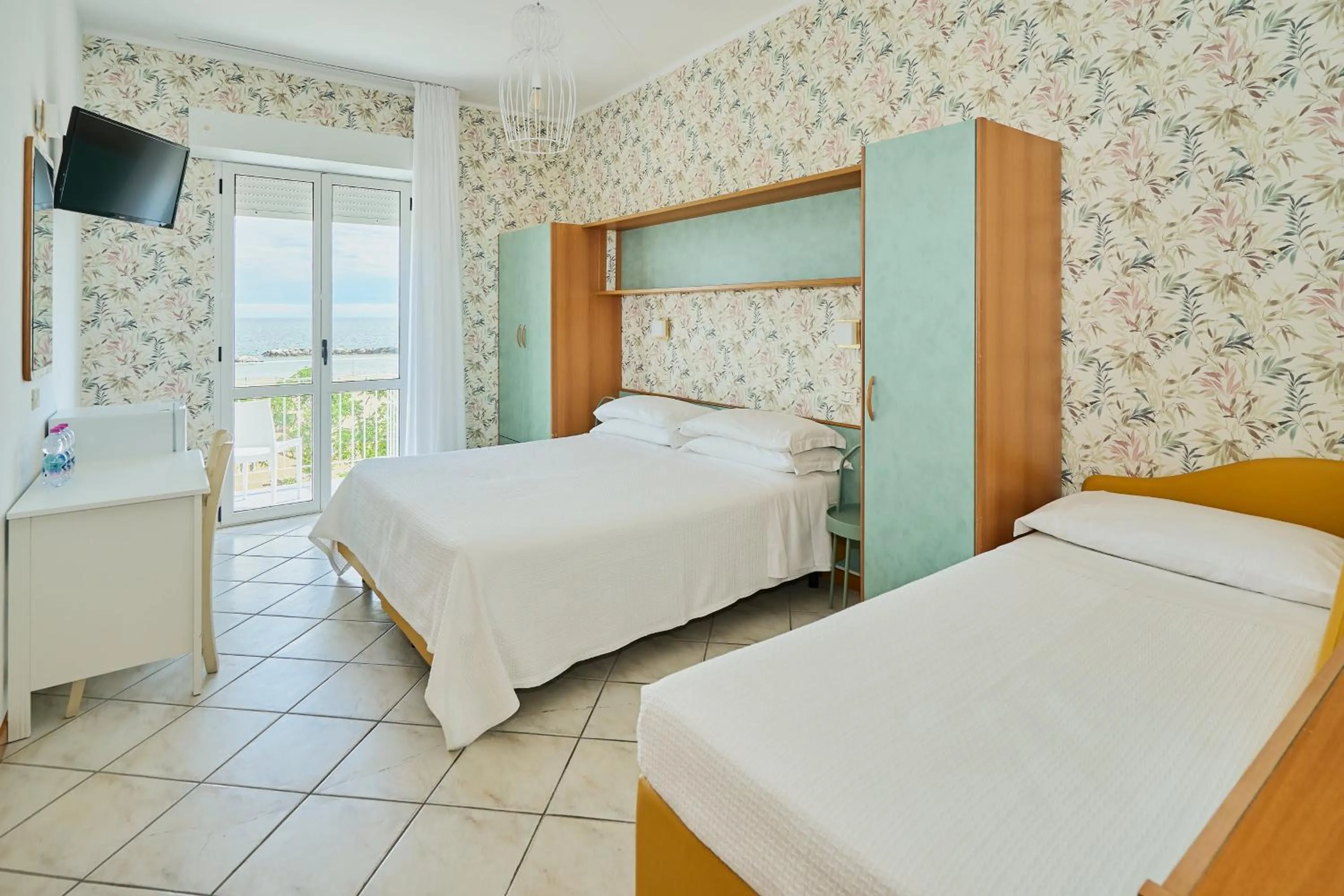 Dinner, Bed in Hotel Acquario