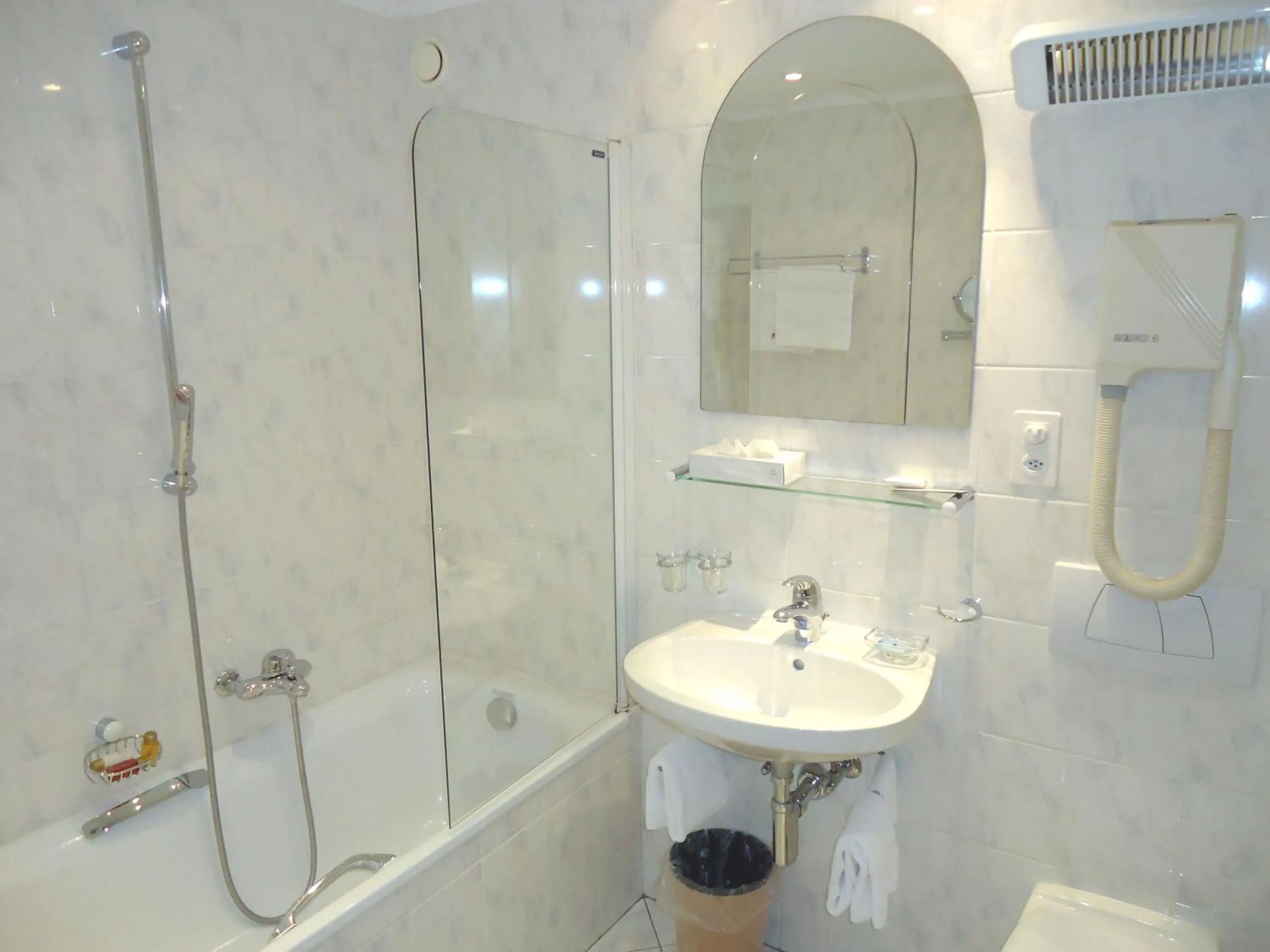 Bathroom in Grand Hôtel du Parc