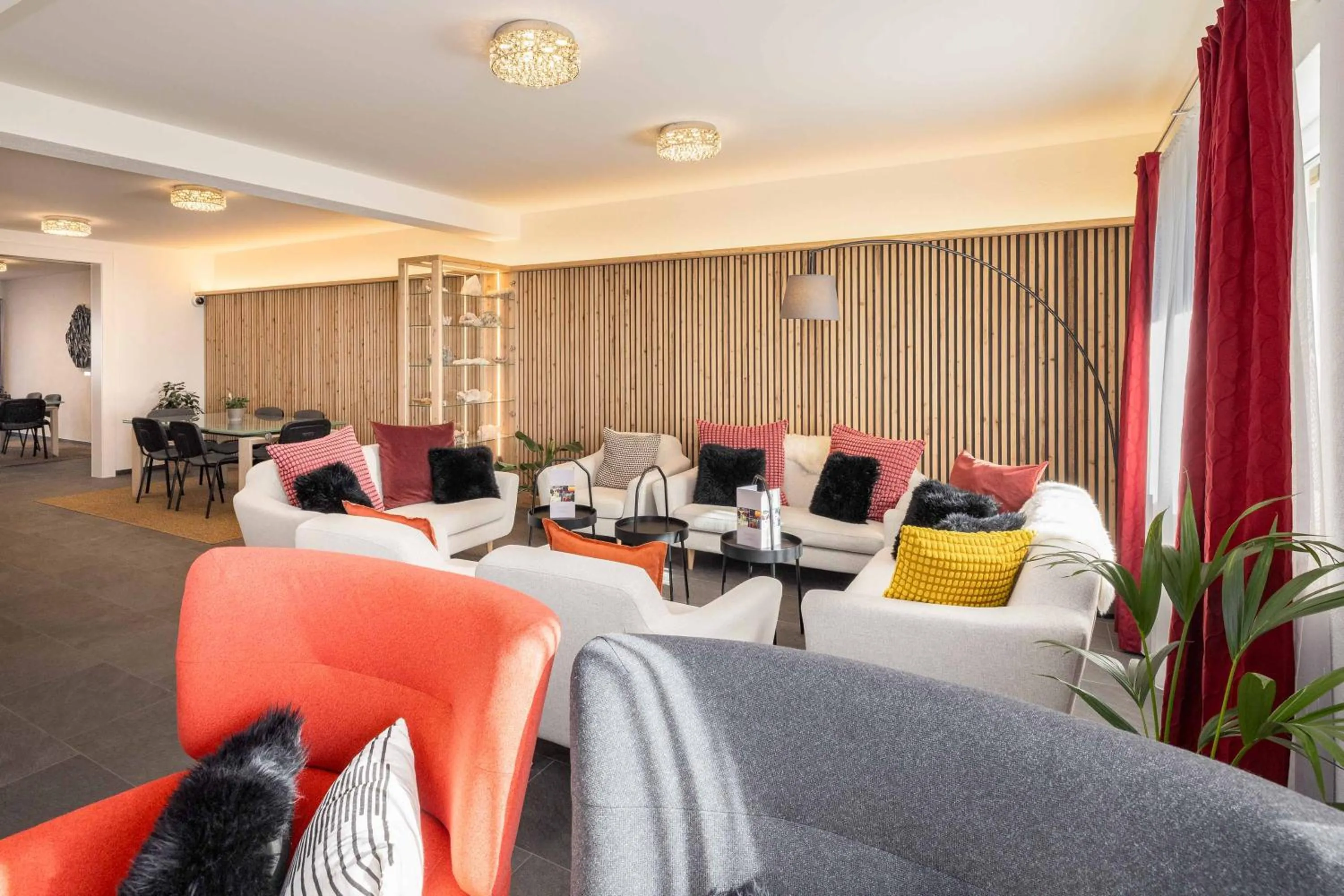Communal lounge/ TV room in Hotel Sonne St. Moritz 3* Superior