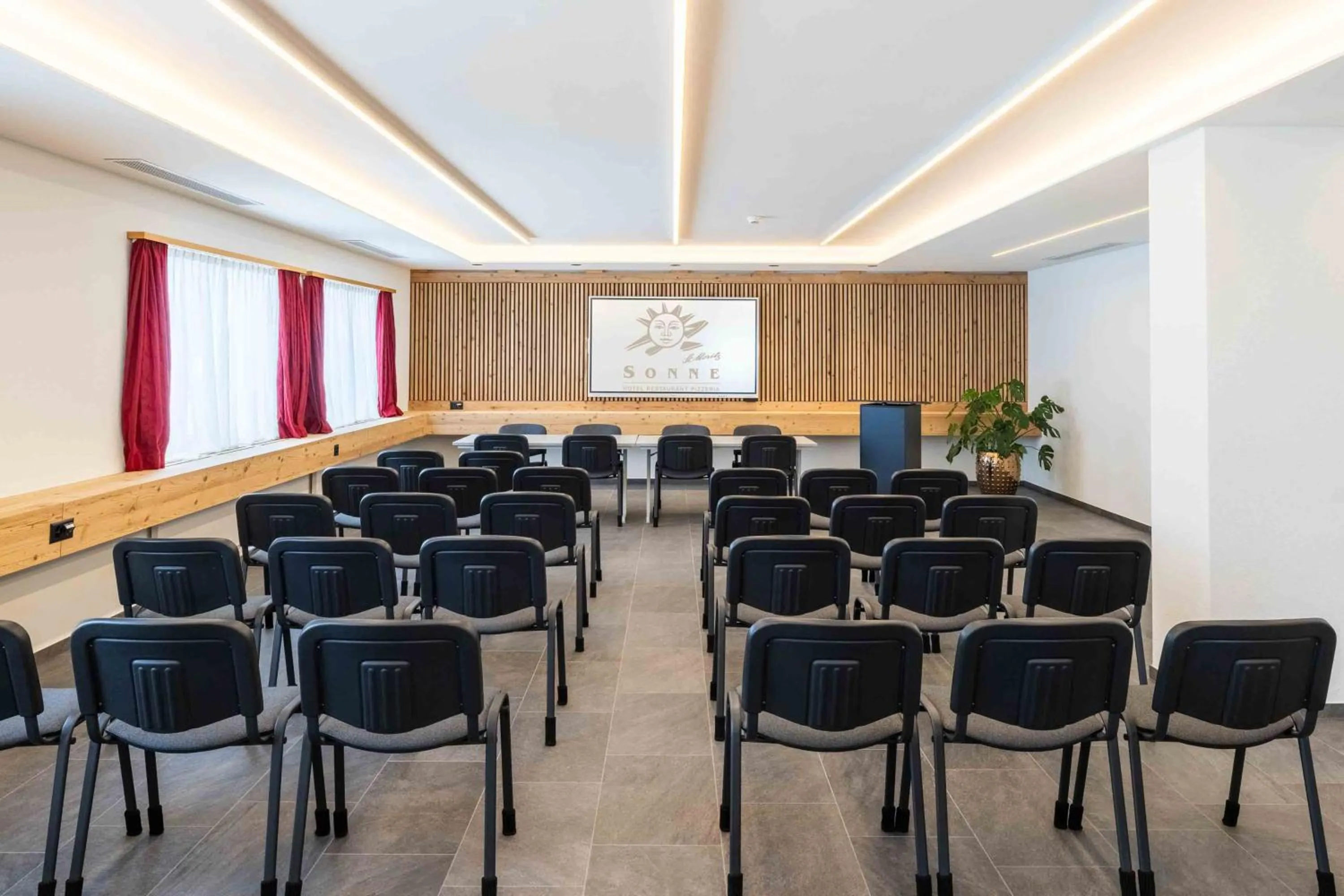 Business facilities in Hotel Sonne St. Moritz 3* Superior