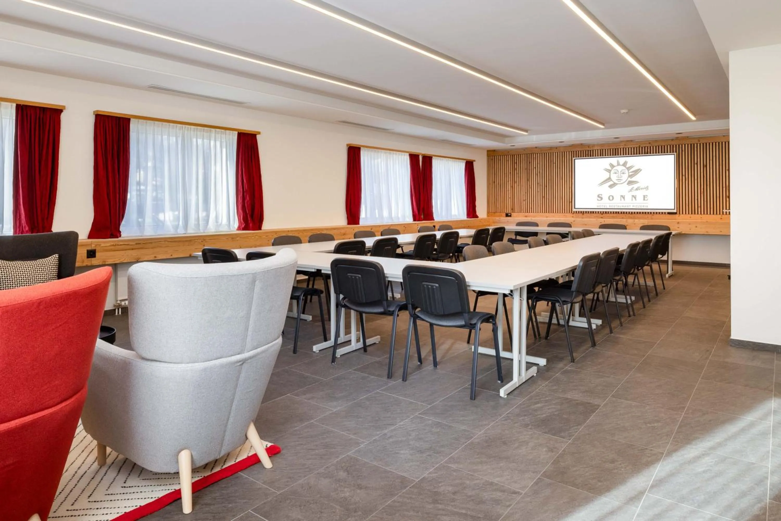Business facilities in Hotel Sonne St. Moritz 3* Superior