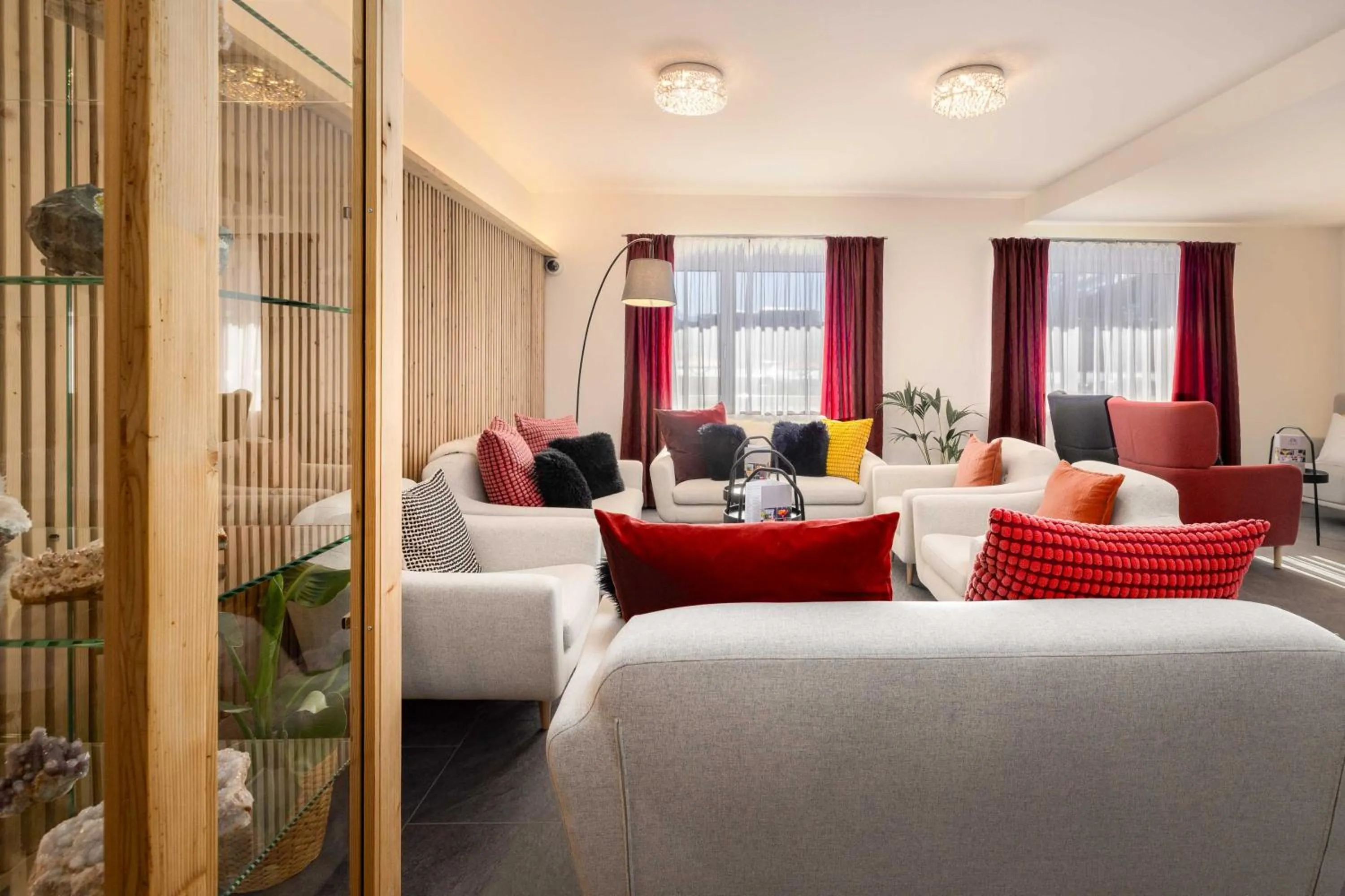 Communal lounge/ TV room in Hotel Sonne St. Moritz 3* Superior