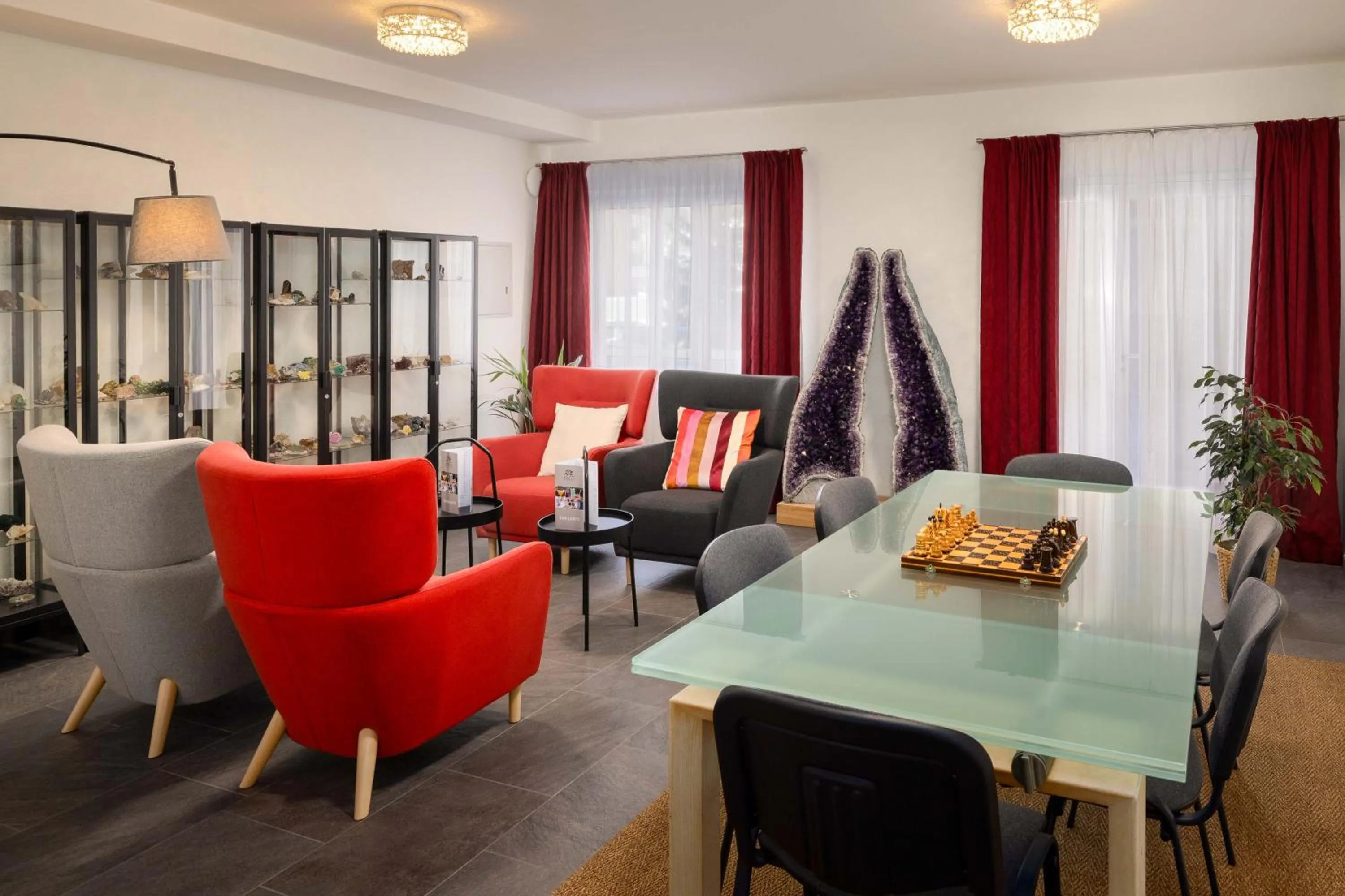 Communal lounge/ TV room in Hotel Sonne St. Moritz 3* Superior