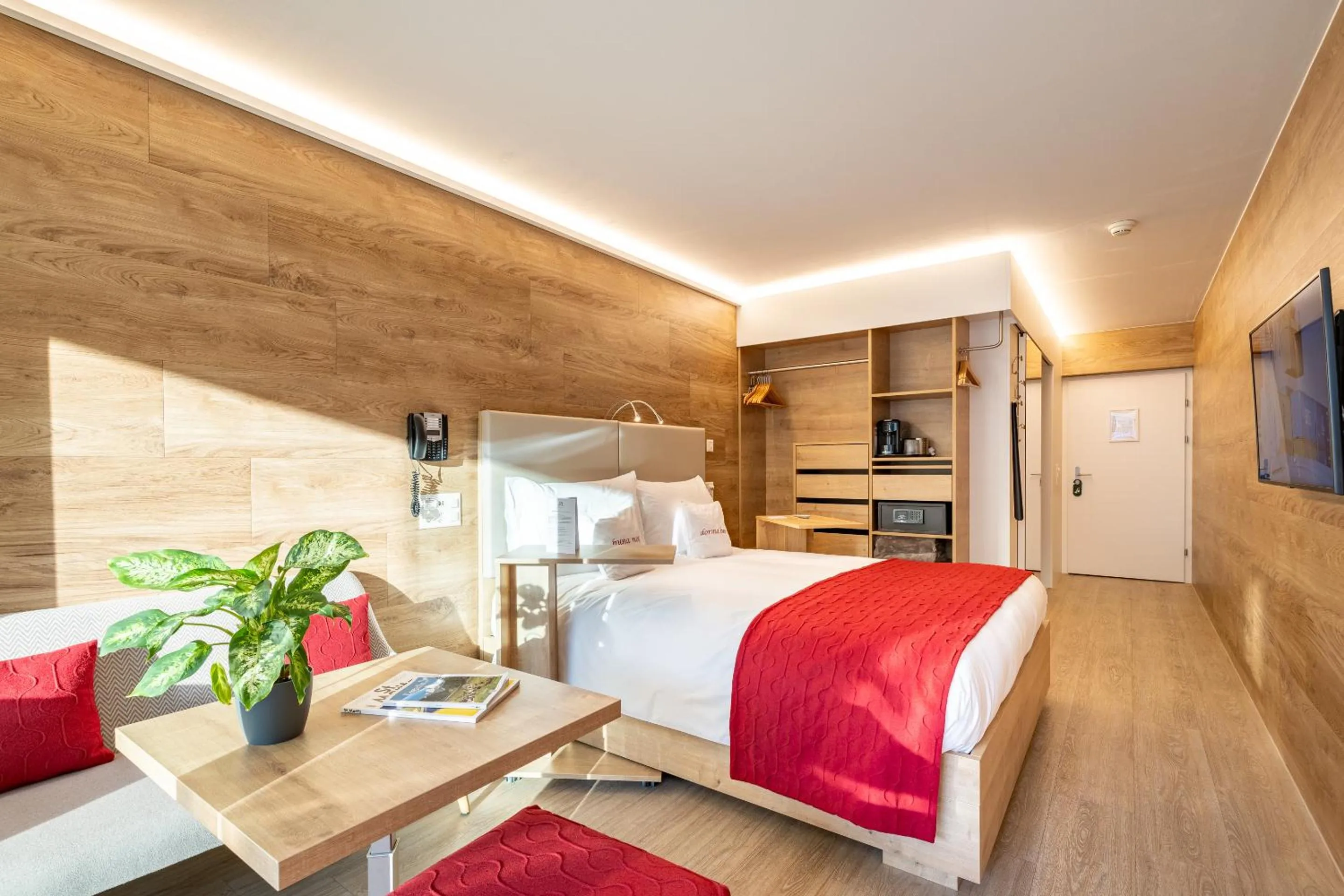 Bedroom, Bed in Hotel Sonne St. Moritz 3* Superior