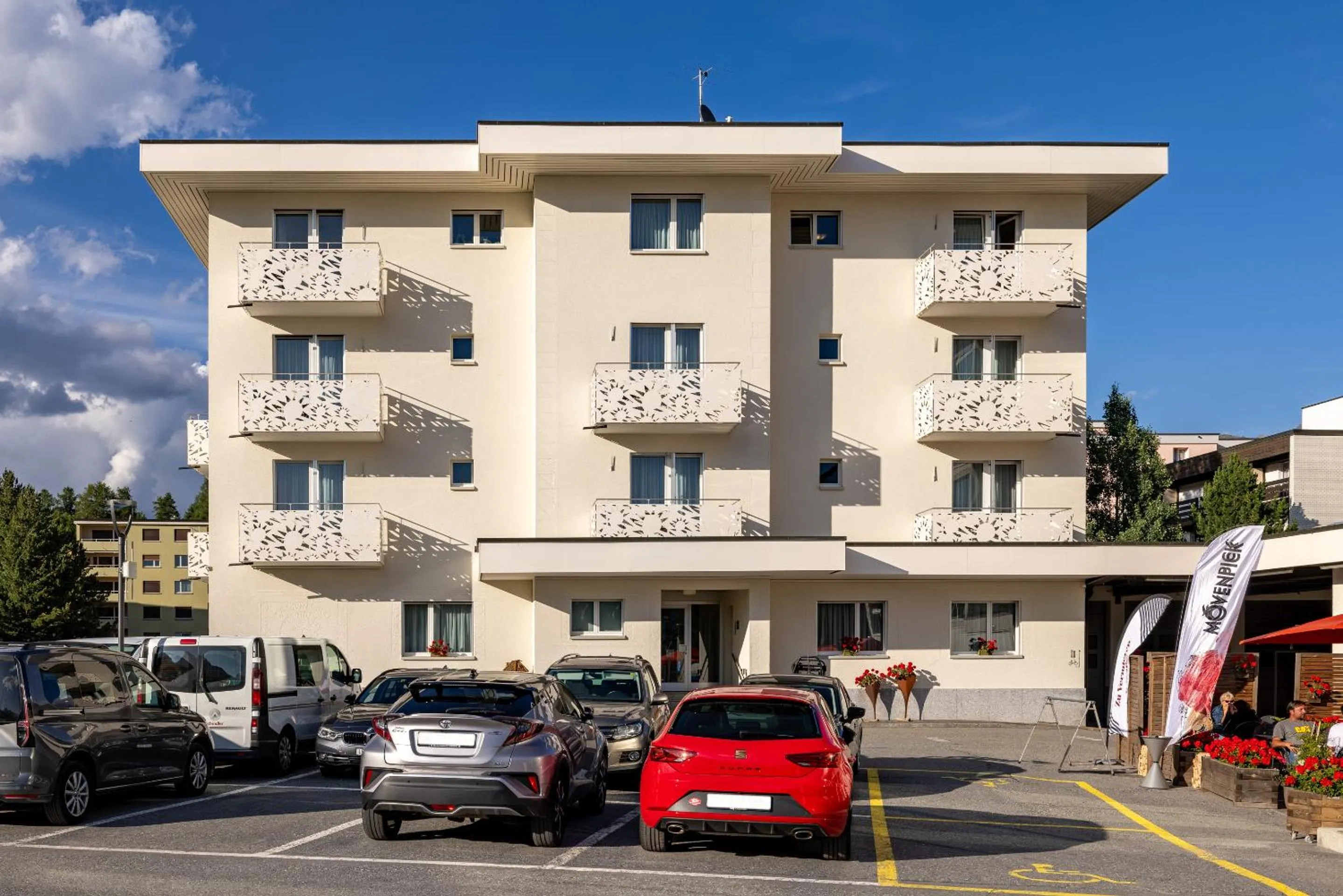 Property building in Hotel Sonne St. Moritz 3* Superior