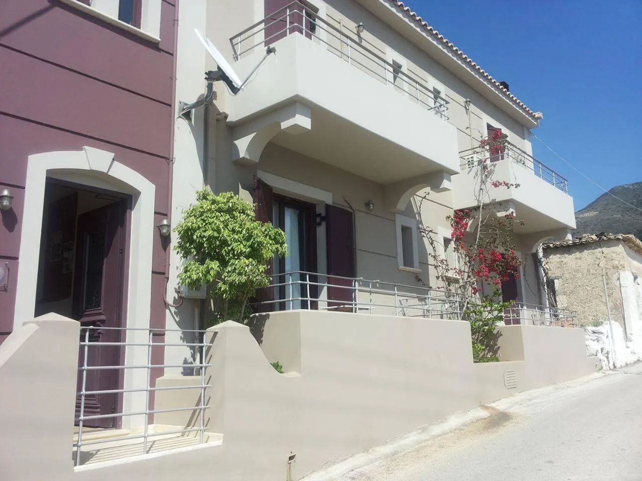 Property building in Cosis Inn