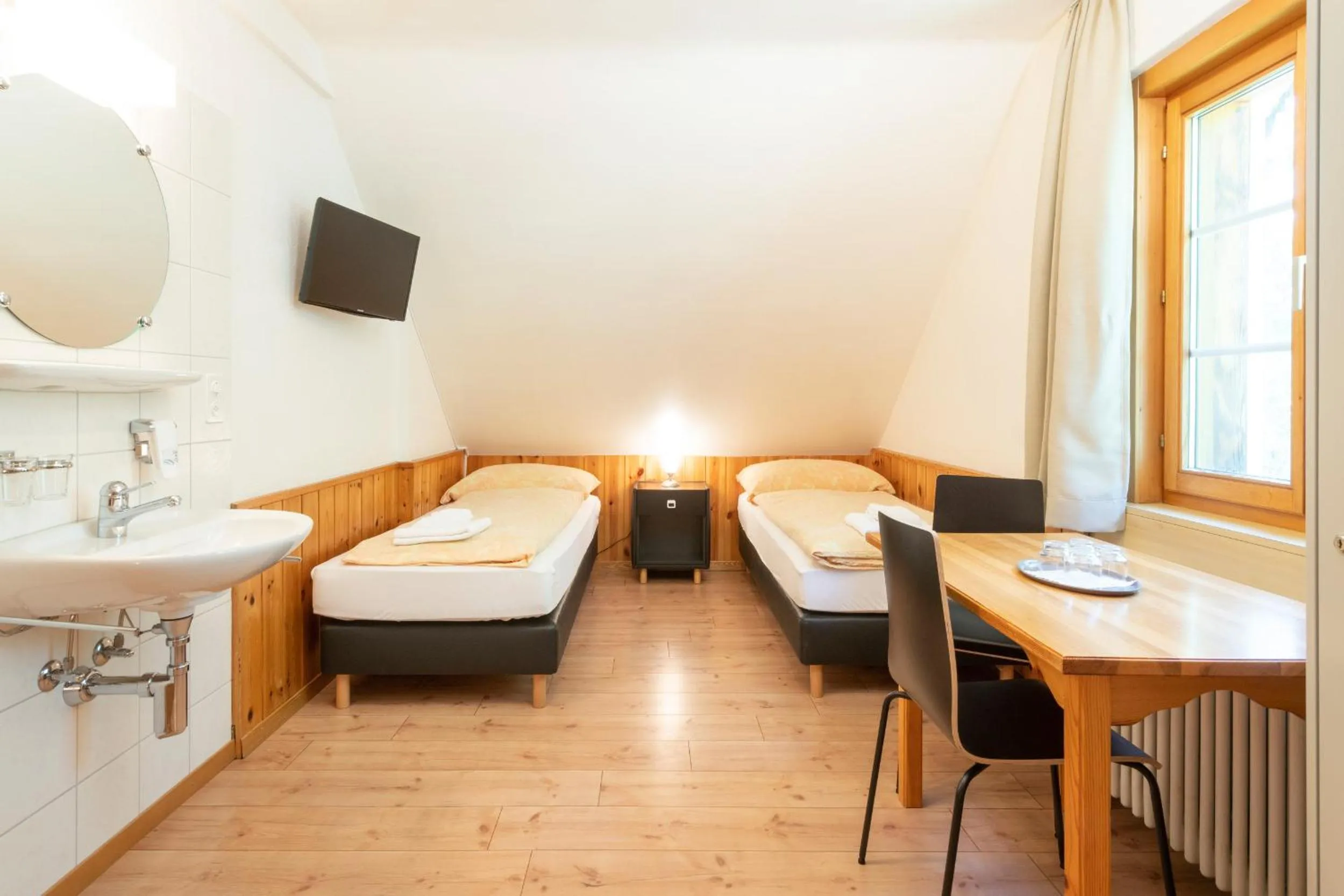 Photo of the whole room, Bed in Hostel by Randolins