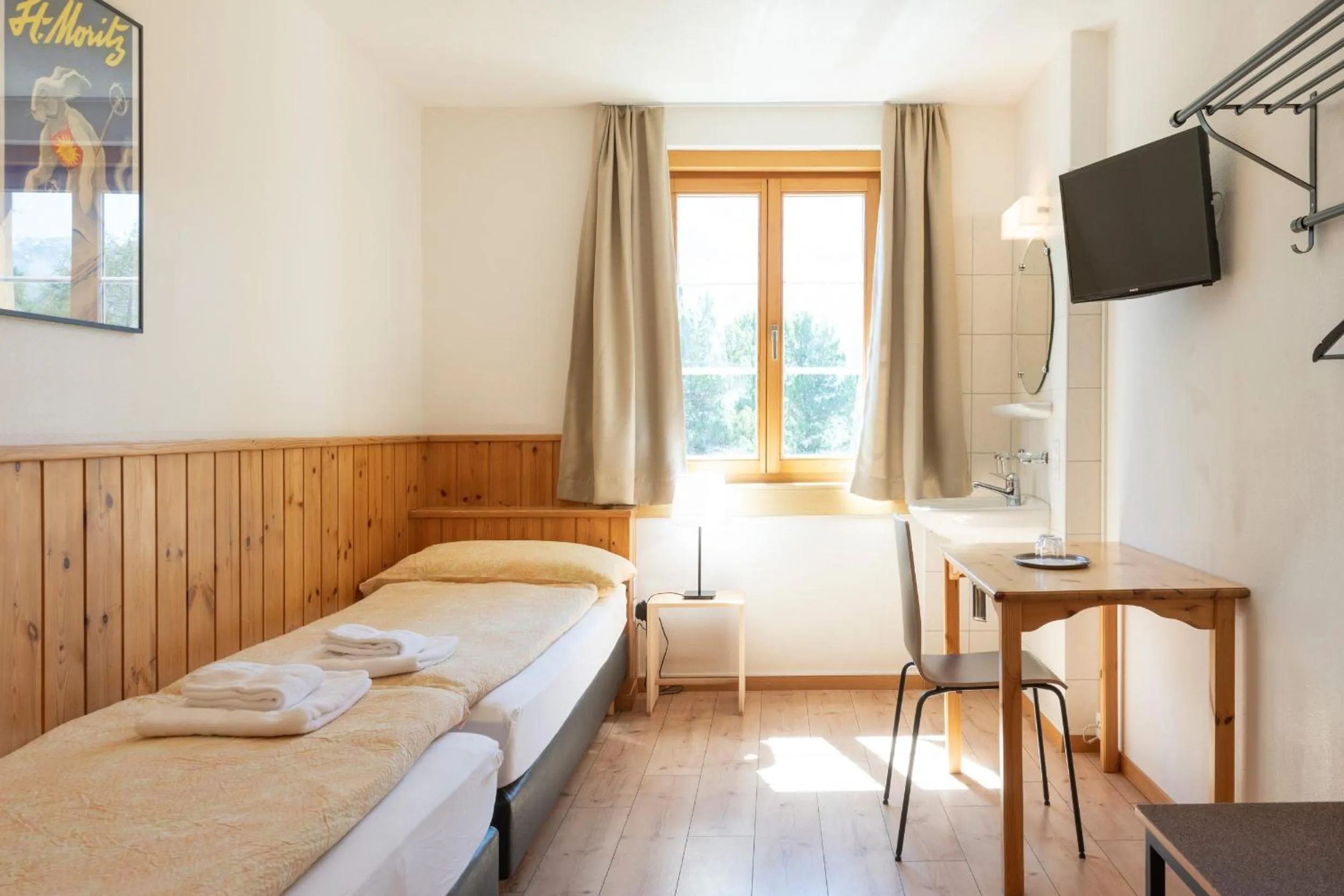 Photo of the whole room, Bed in Hostel by Randolins