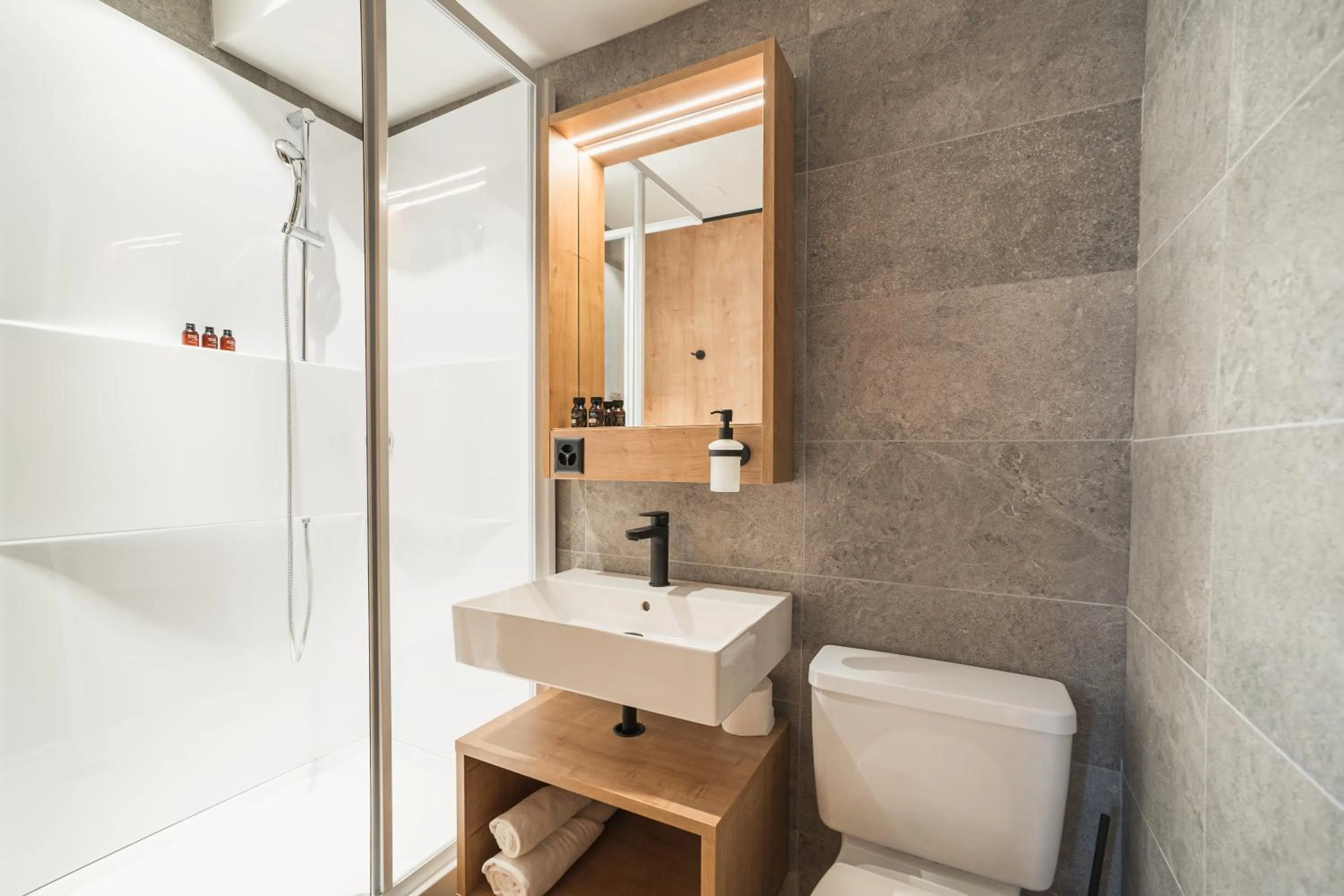 Shower in Hotel Brocco & Posta