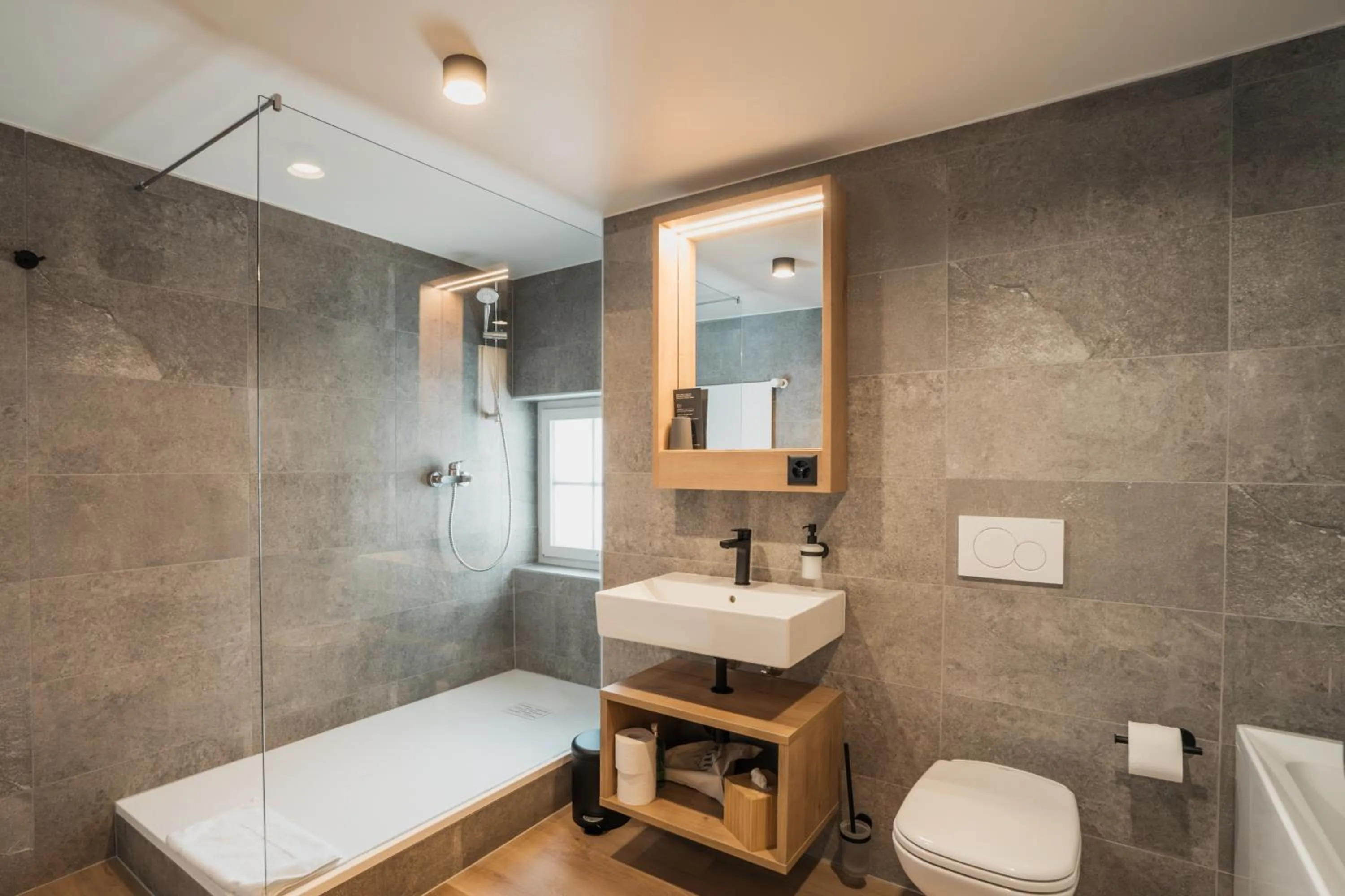 Shower in Hotel Brocco & Posta