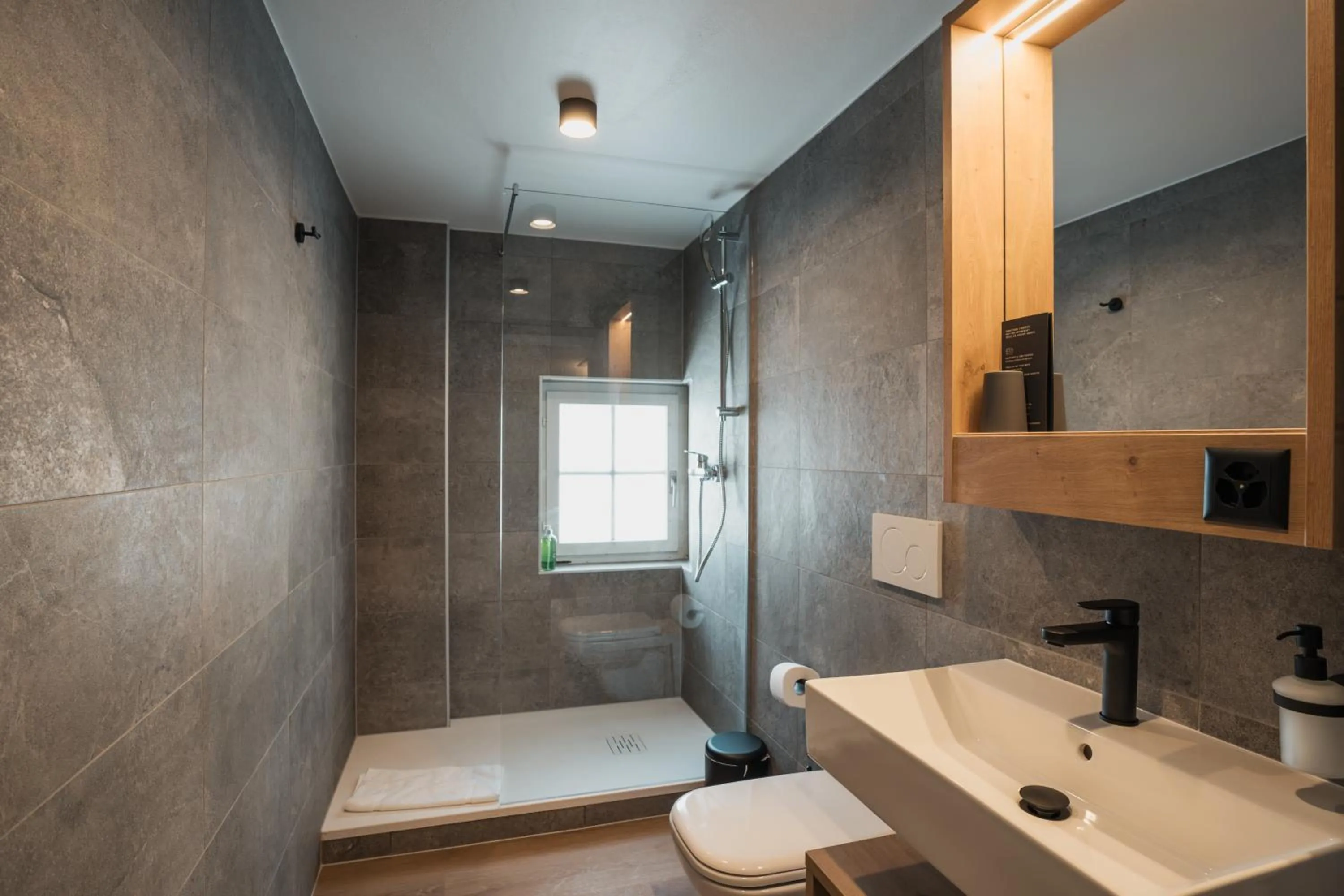 Shower in Hotel Brocco & Posta