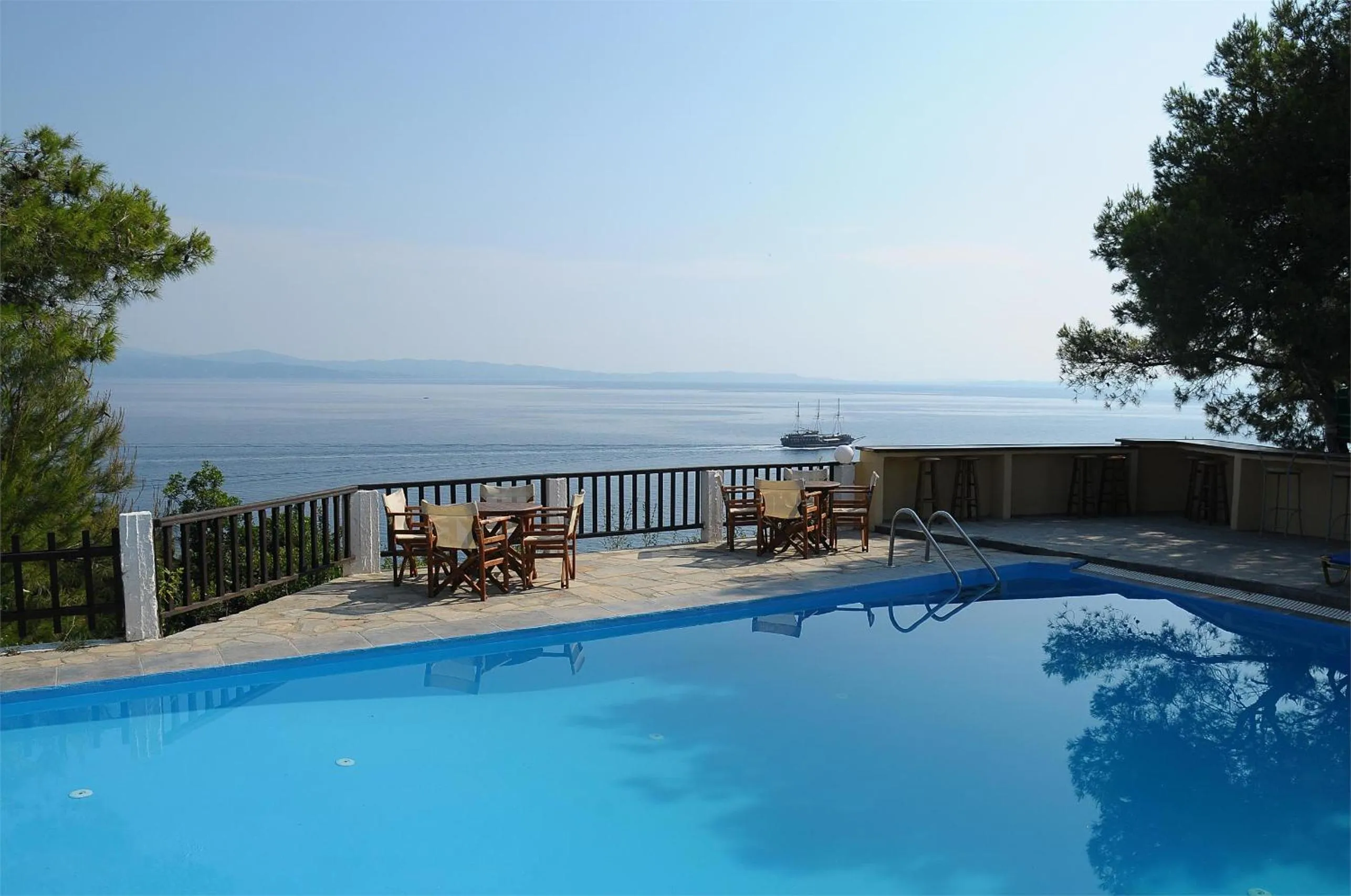 Swimming pool in Heos Accommodation