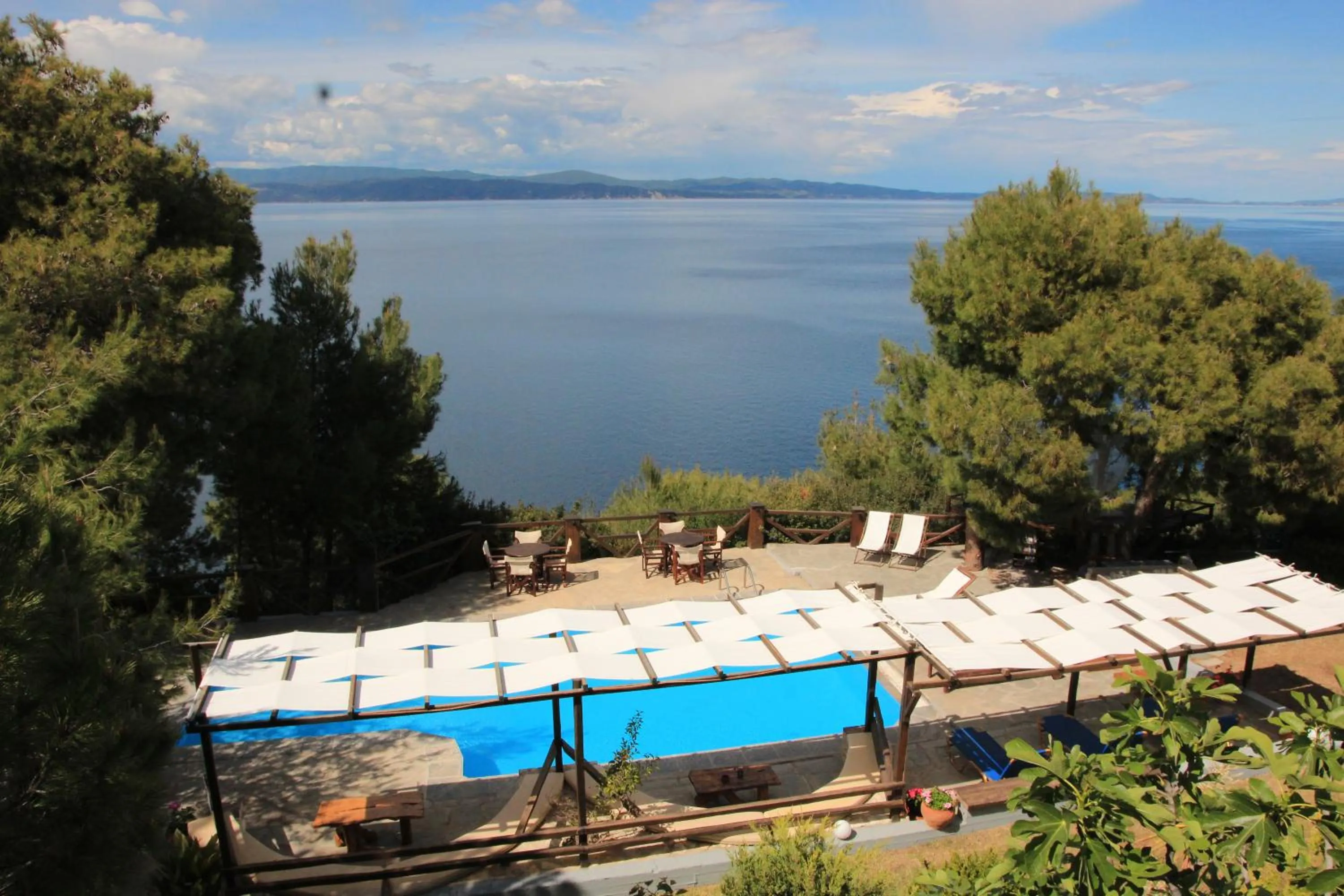 Swimming pool in Heos Accommodation