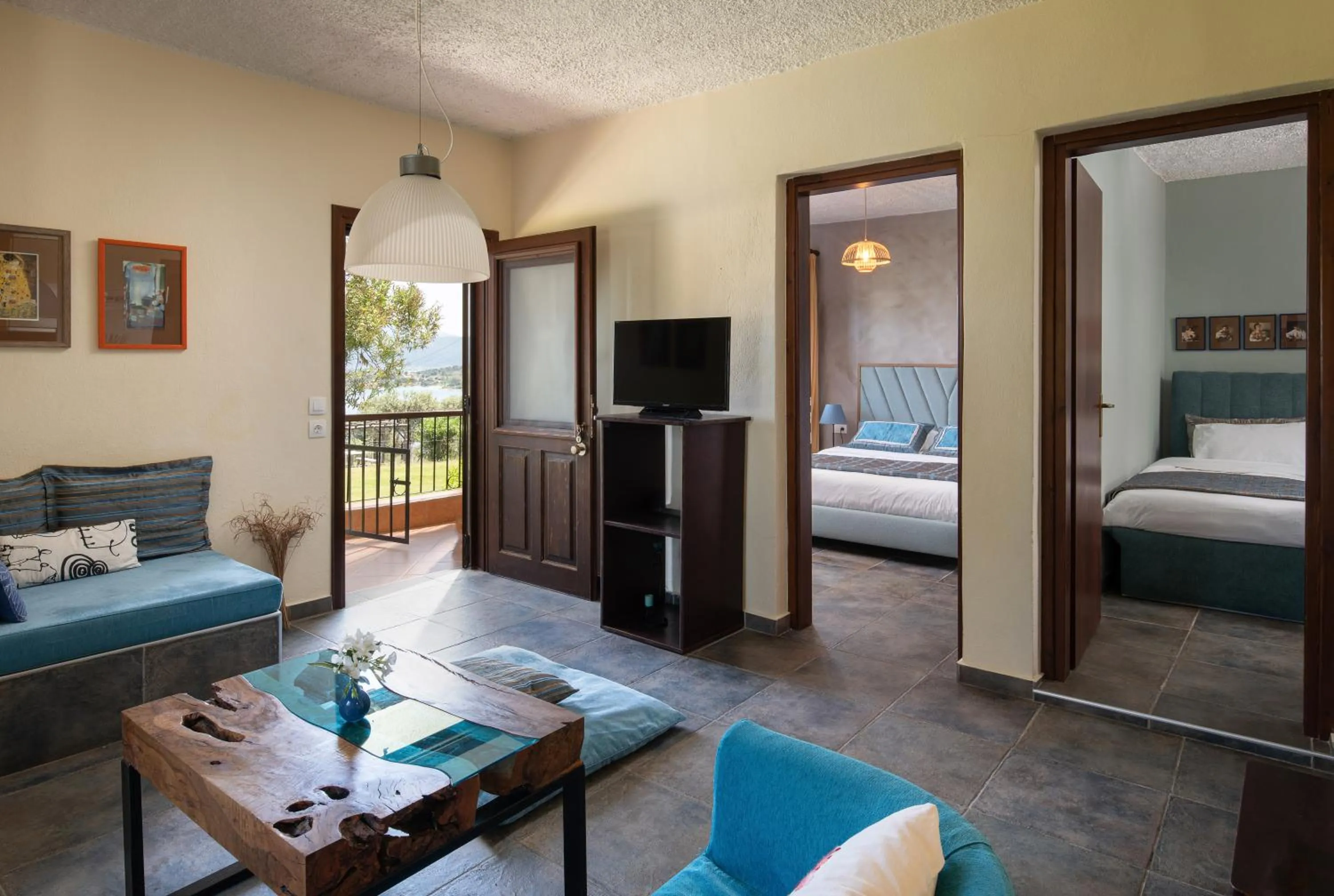 Living room, Bed in Heos Accommodation