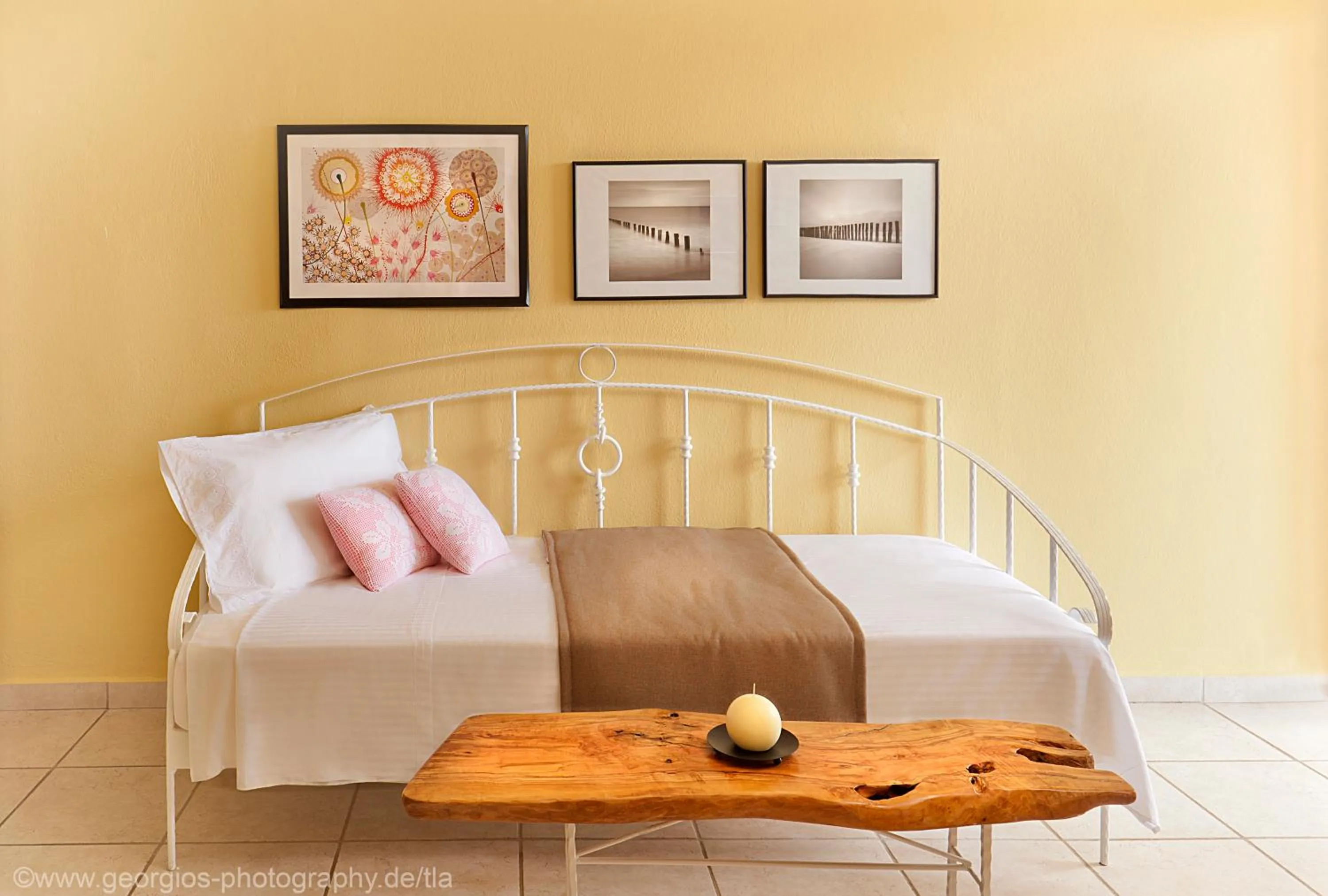 Living room, Bed in Heos Accommodation