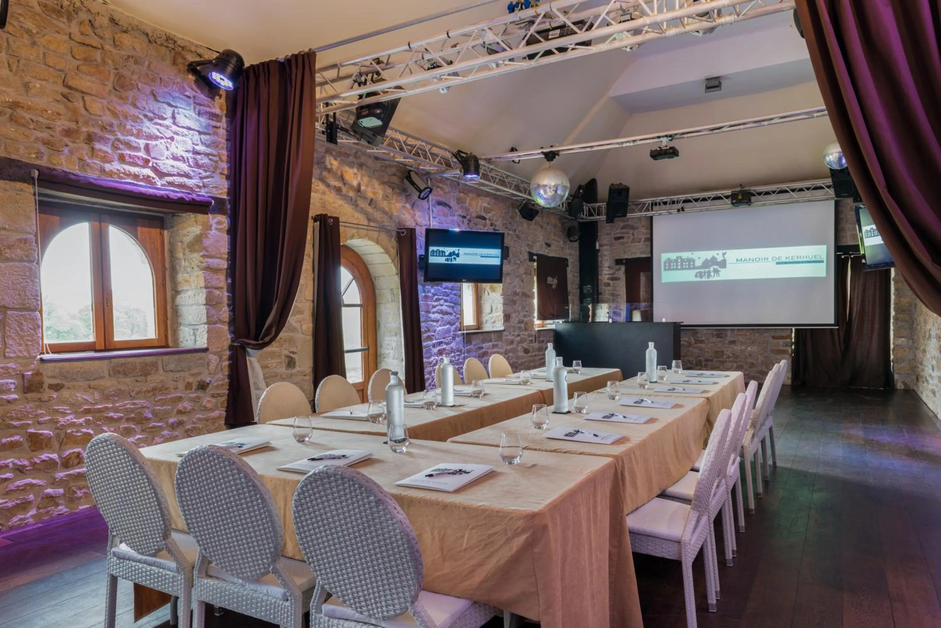 Business facilities in Manoir de Kerhuel de Quimper