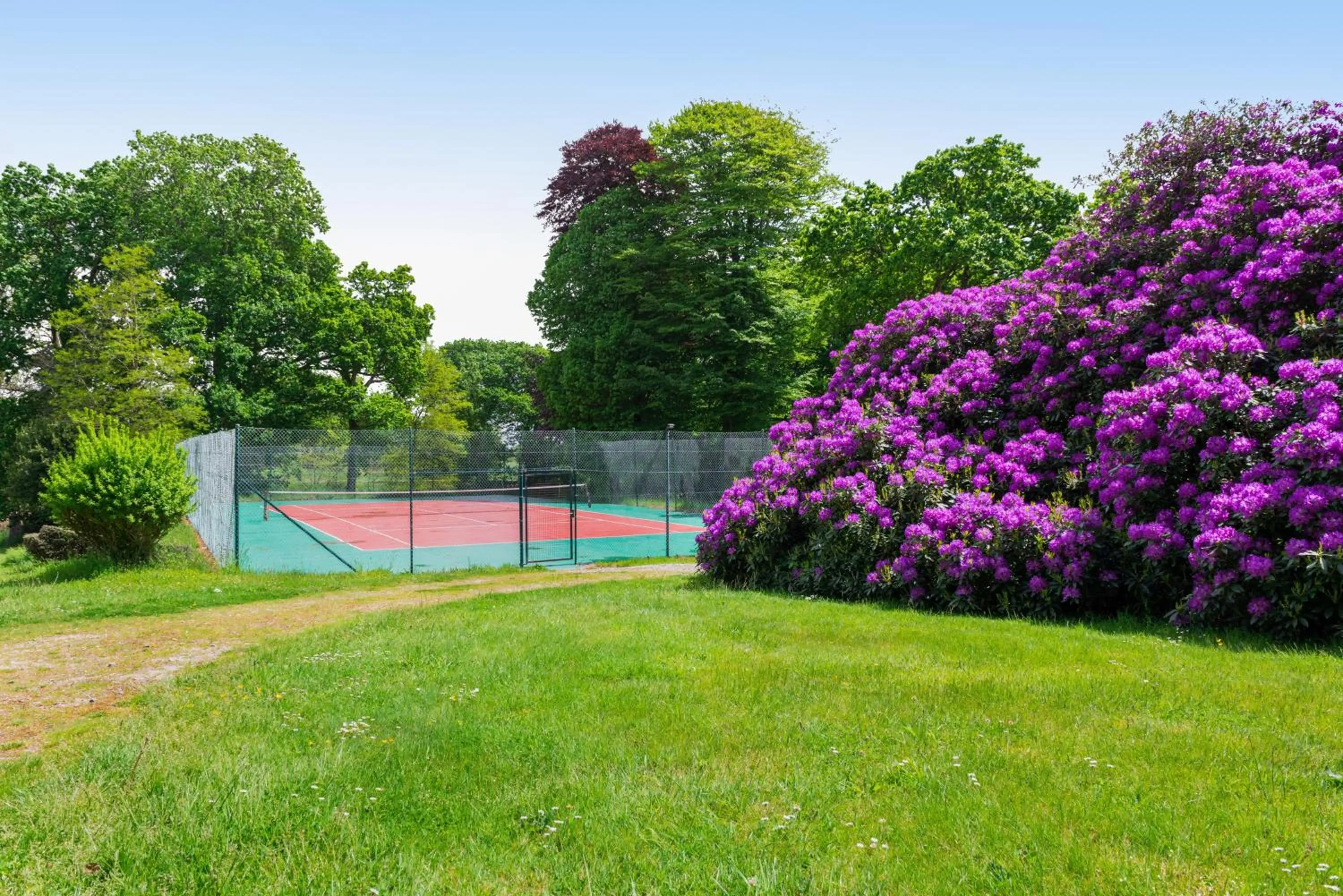 Tennis court in Manoir de Kerhuel de Quimper