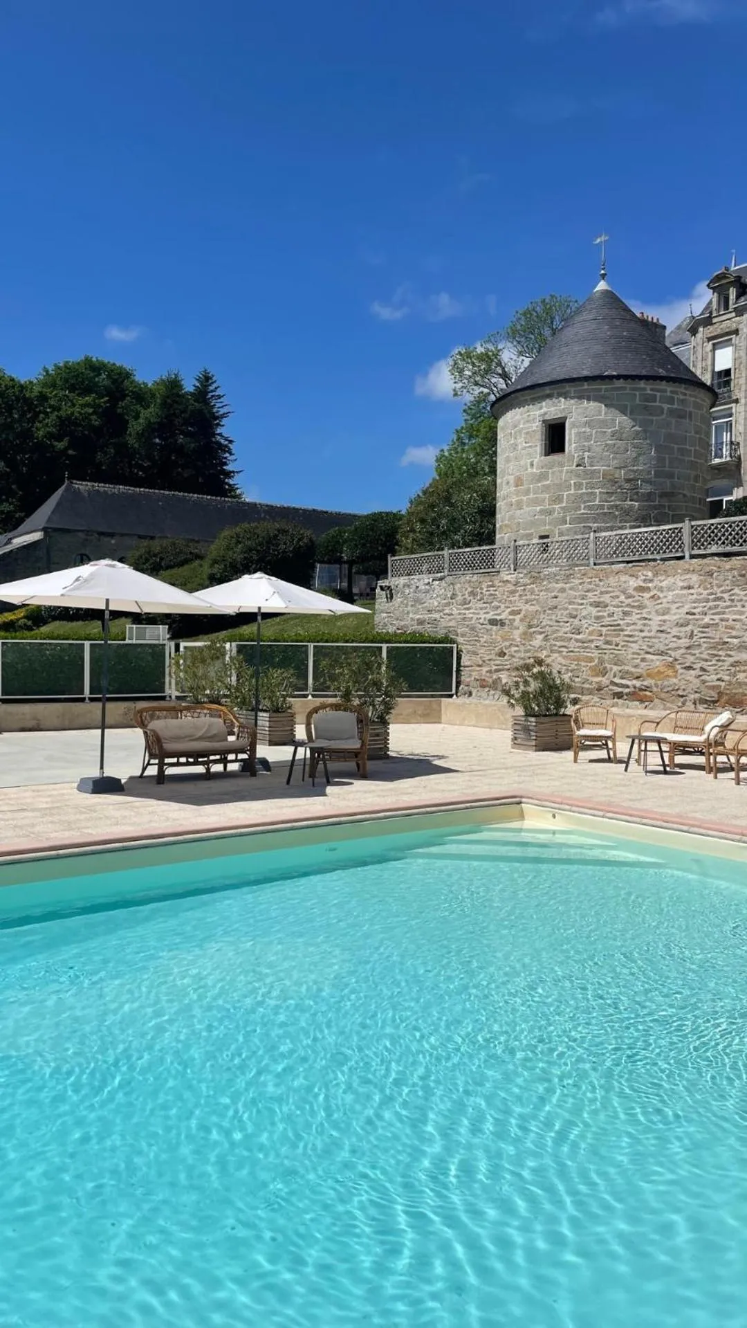 Swimming pool in Manoir de Kerhuel de Quimper