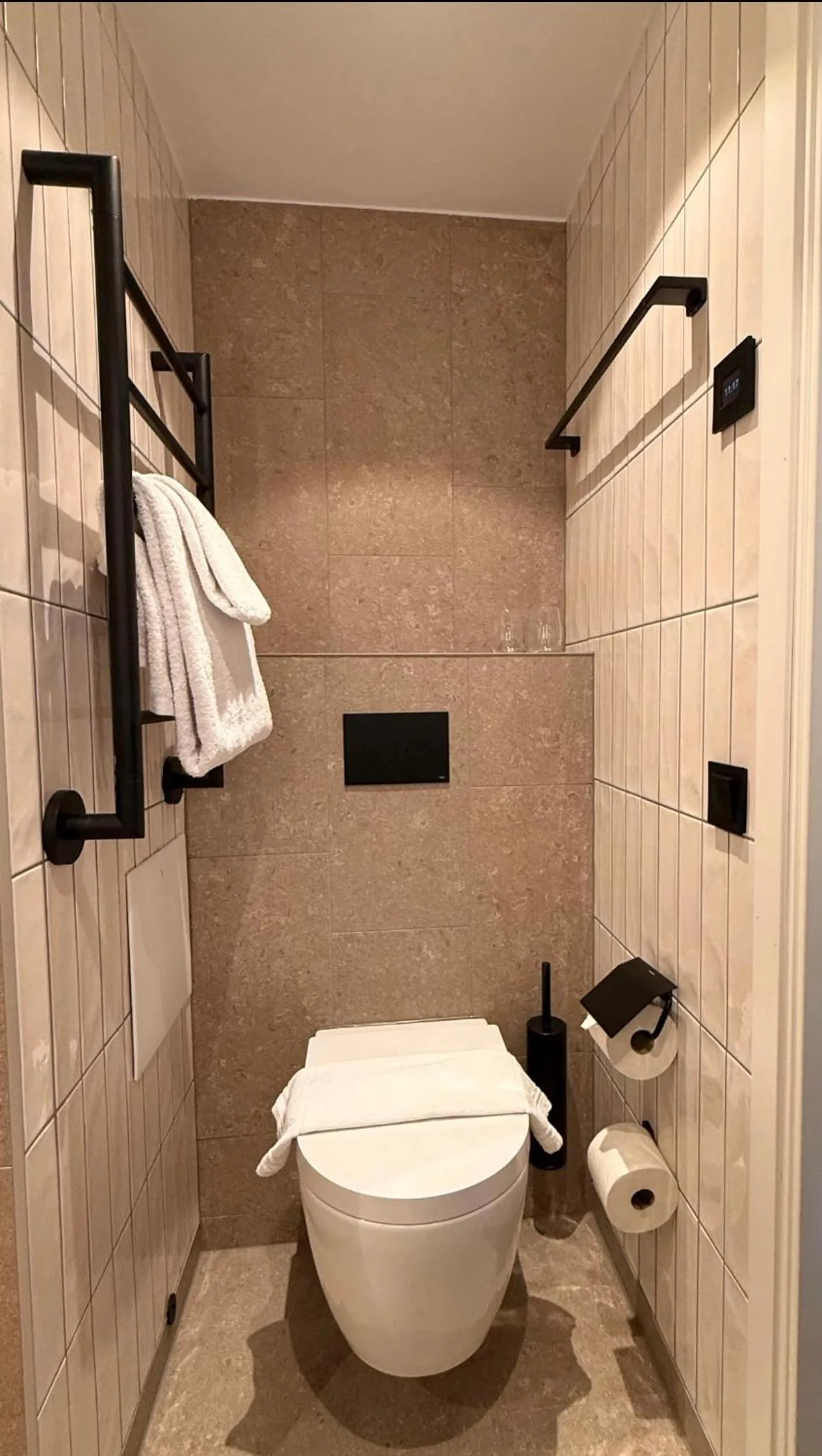 Toilet in Home Hotel Tapto