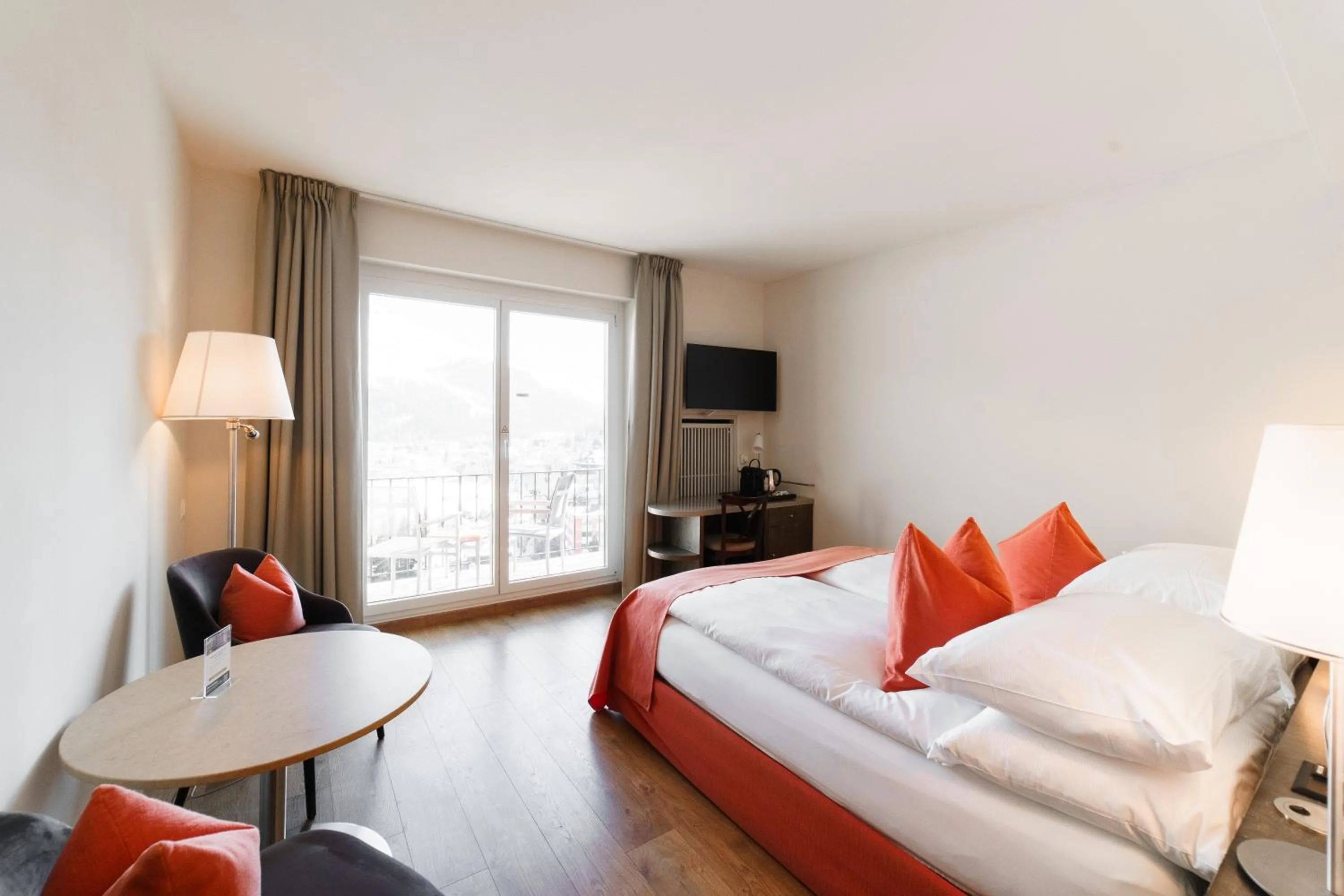 TV and multimedia, Bed in Hotel Schweizerhof St. Moritz