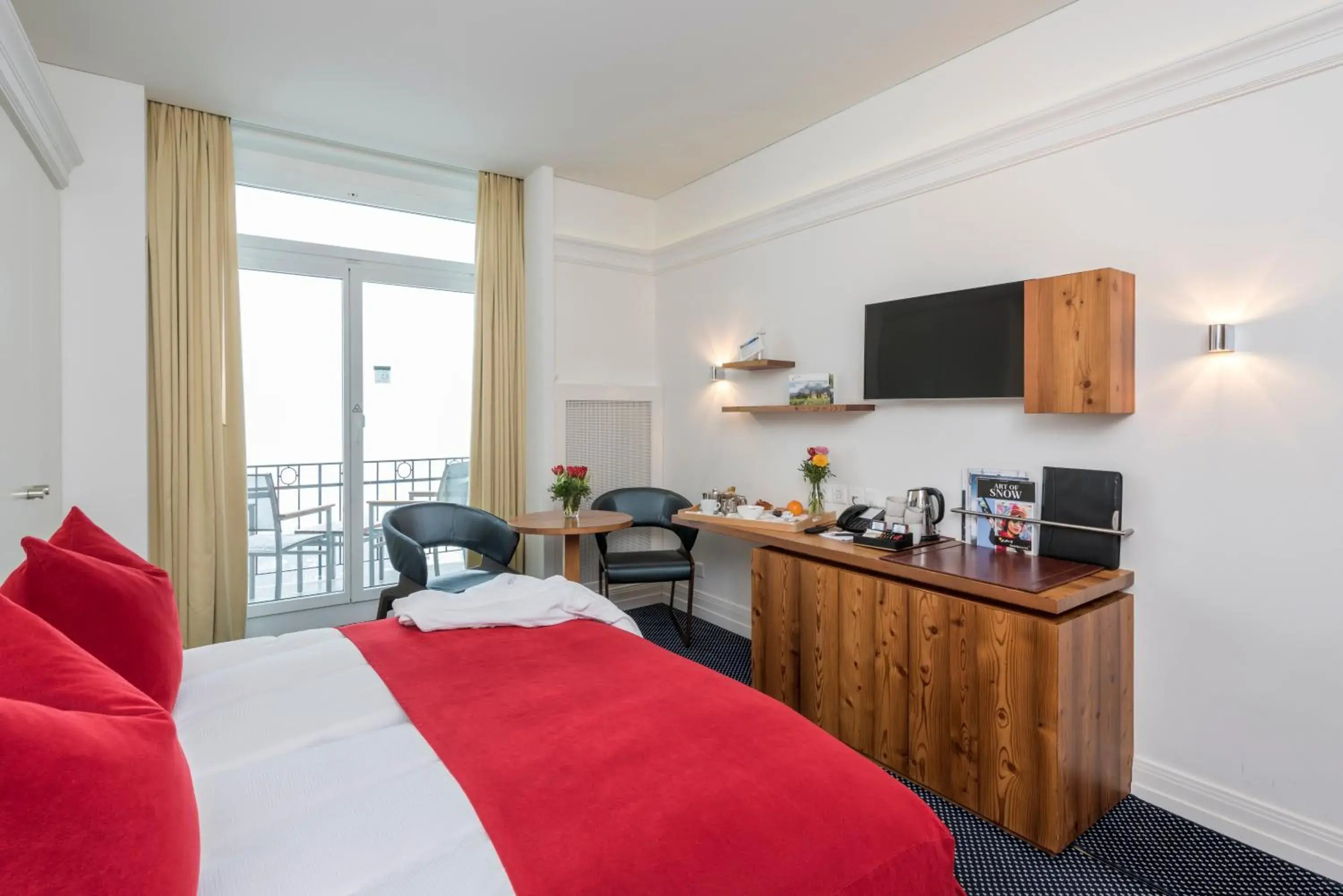 TV and multimedia, Bed in Hotel Schweizerhof St. Moritz TV and multimedia, Bed in Hotel Schweizerhof St. Moritz