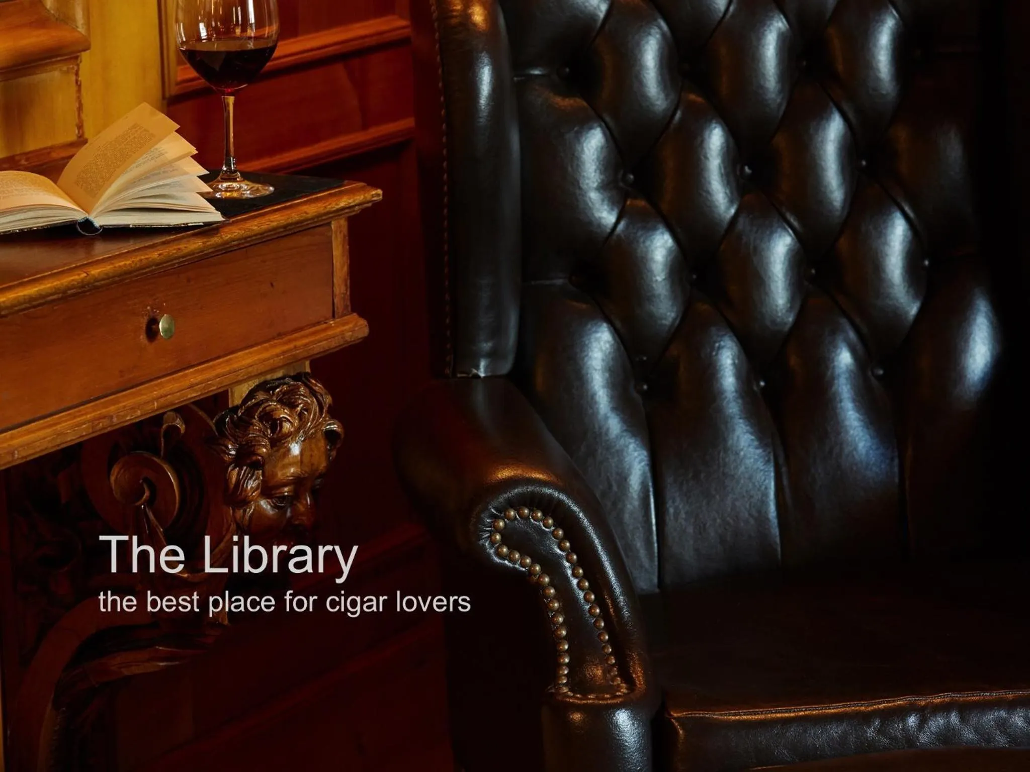 Lounge or bar in Hotel Schweizerhof St. Moritz