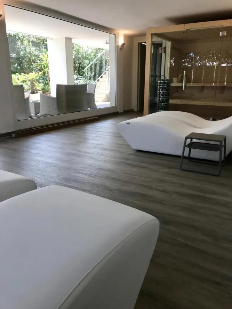 Sauna, Bed in Hotel Tritone