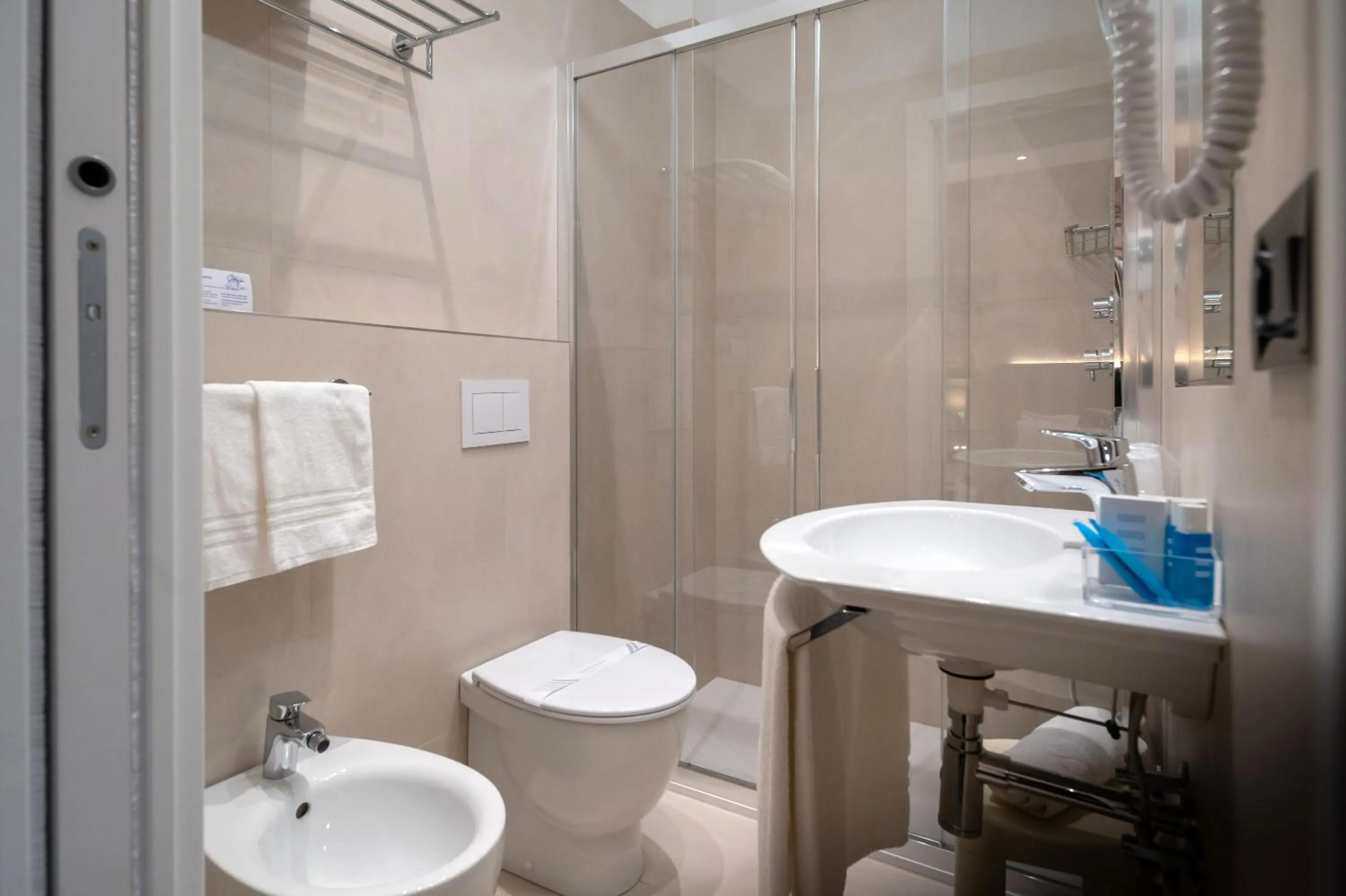 Shower in Hotel Tritone