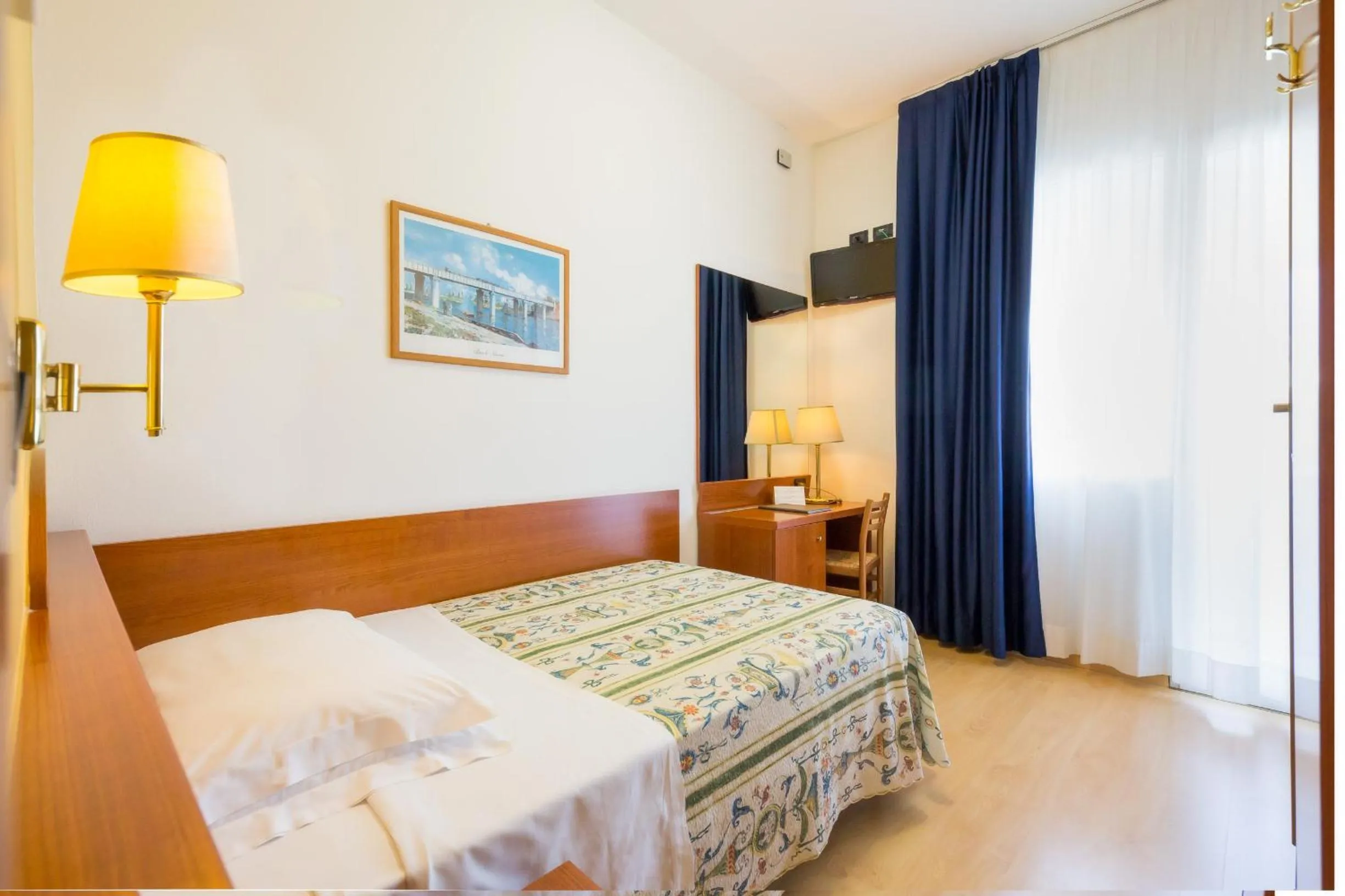 Photo of the whole room, Bed in Hotel Tritone