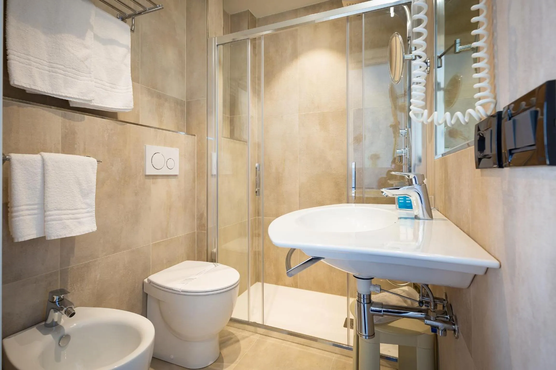 Shower in Hotel Tritone